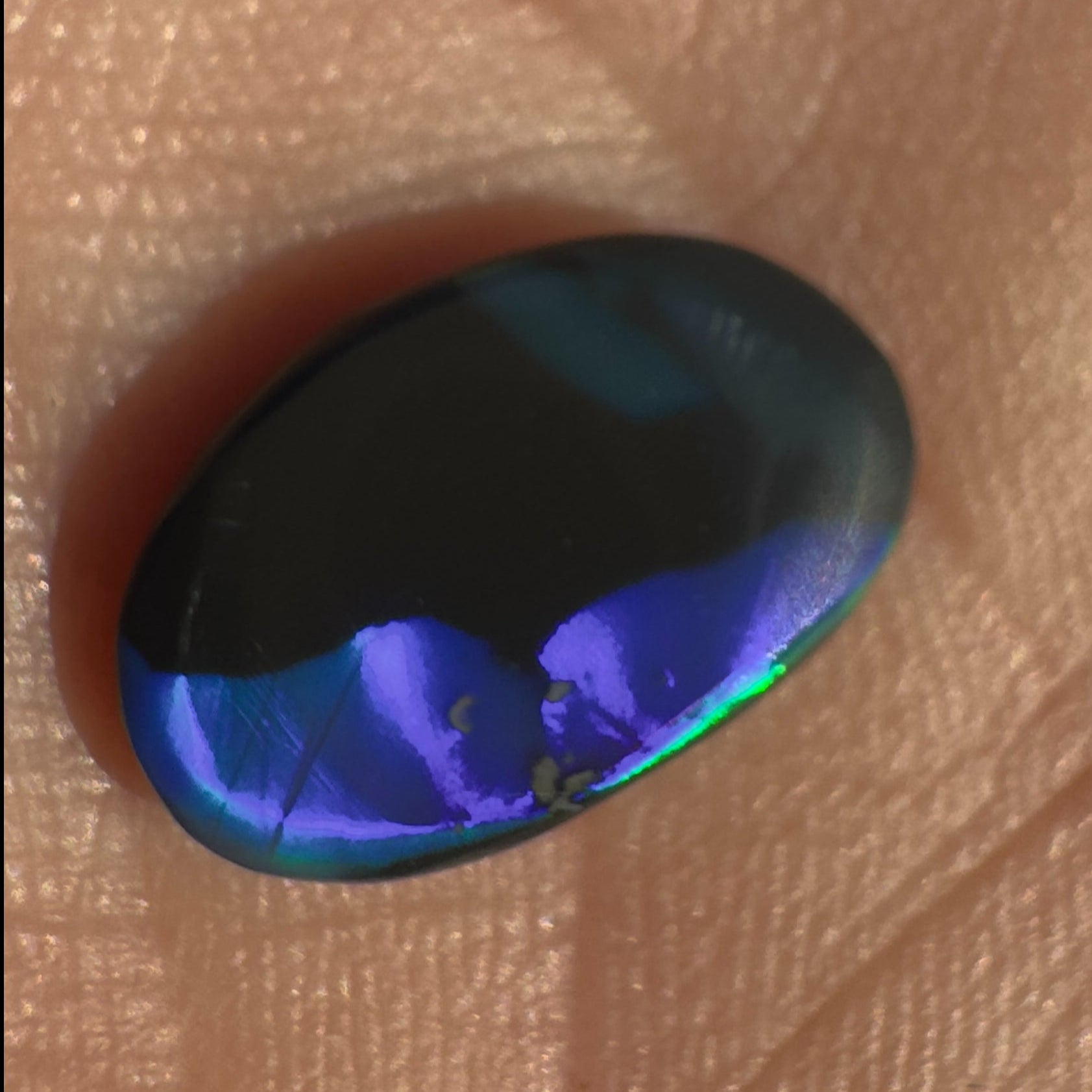 2.6ct Hand - cut Solid Lightning Ridge Black Opal