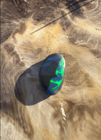 2.6ct Hand - cut Solid Lightning Ridge Black Opal
