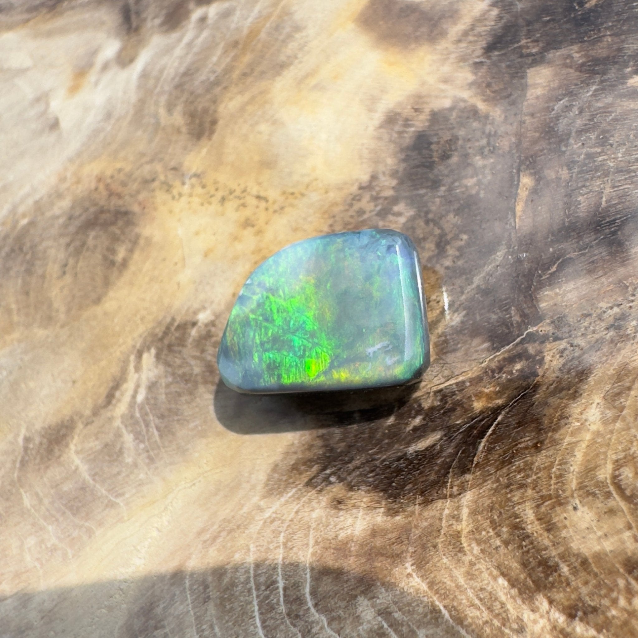 2.6ct Hand - cut Solid Lightning Ridge Semi Black Opal