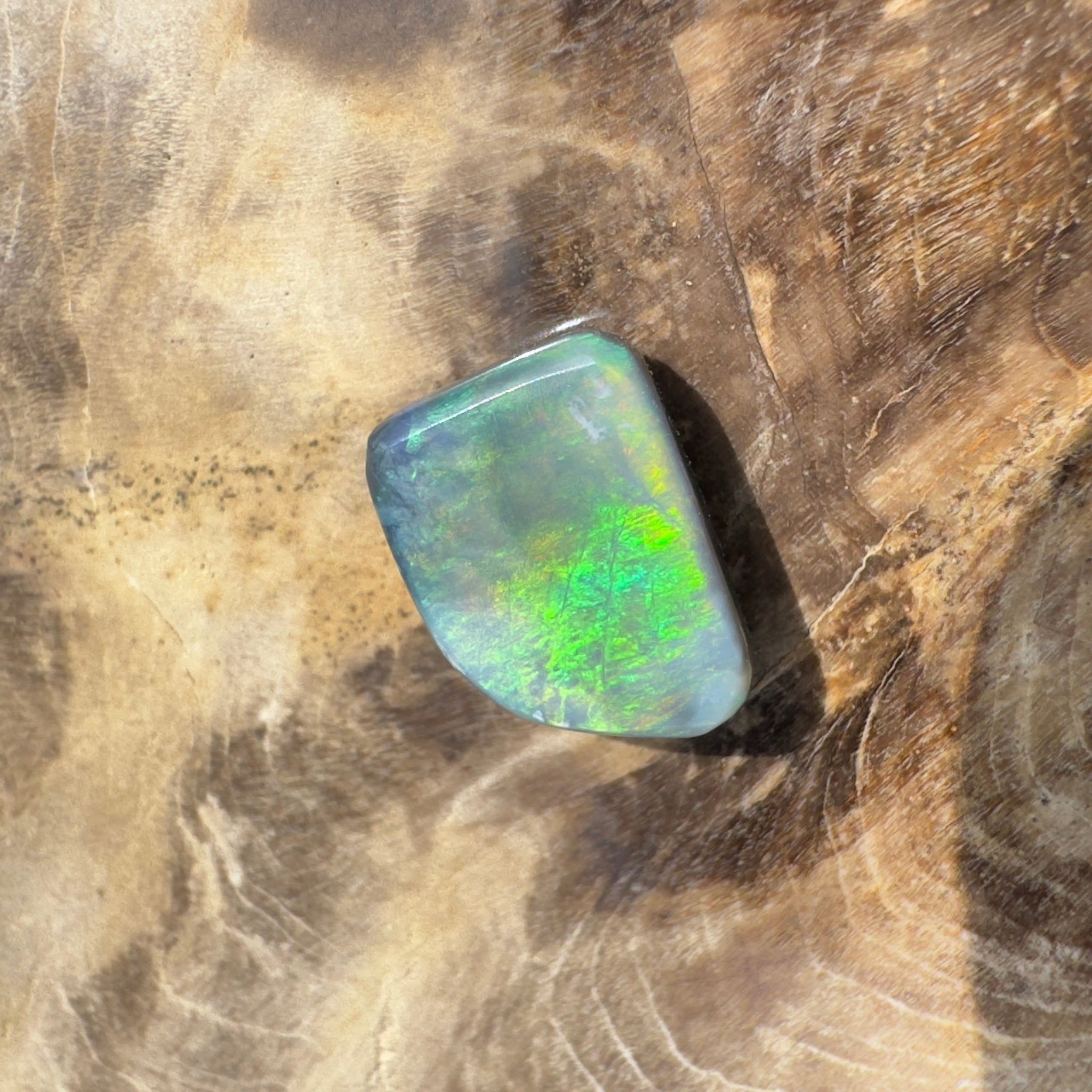 2.6ct Hand - cut Solid Lightning Ridge Semi Black Opal