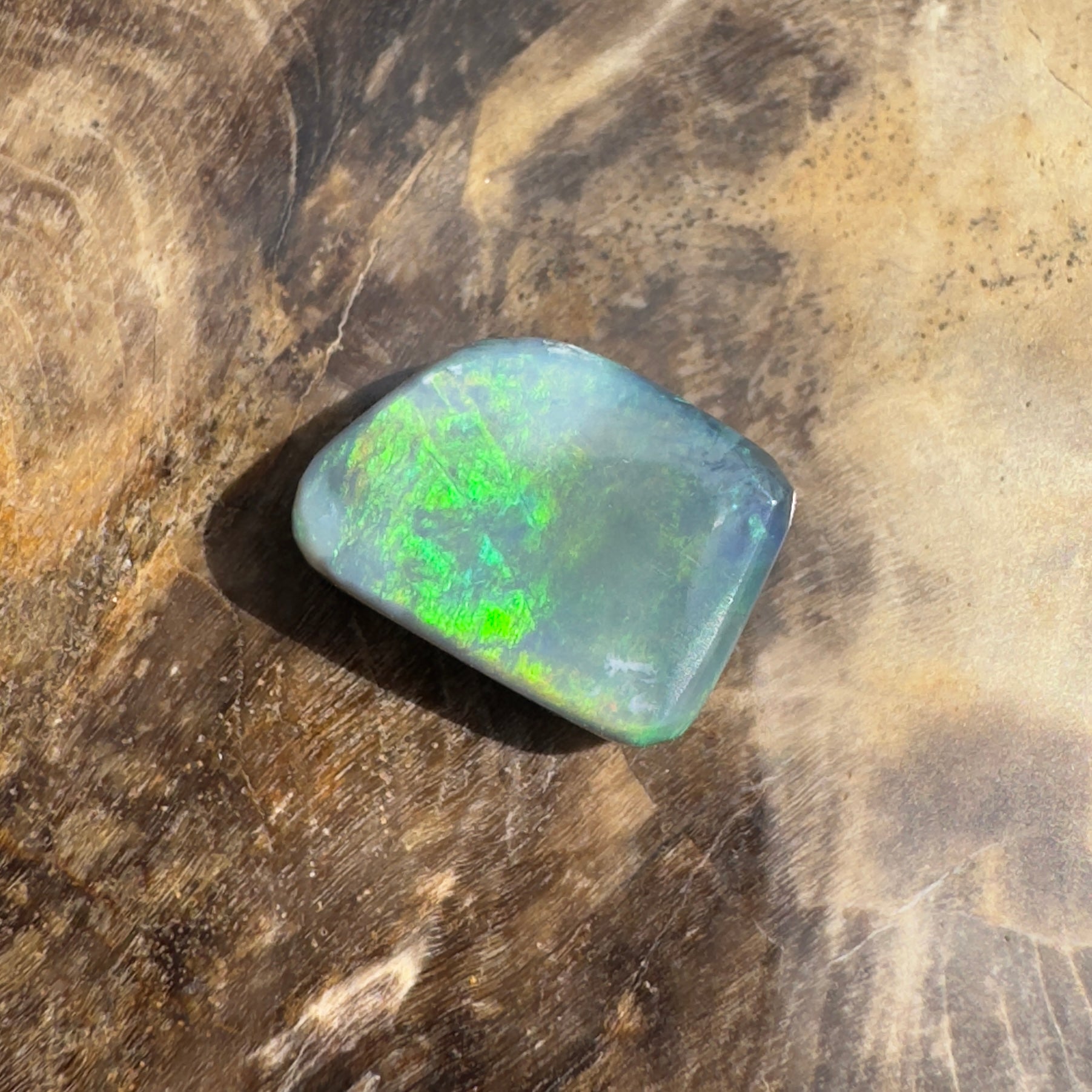 2.6ct Hand - cut Solid Lightning Ridge Semi Black Opal