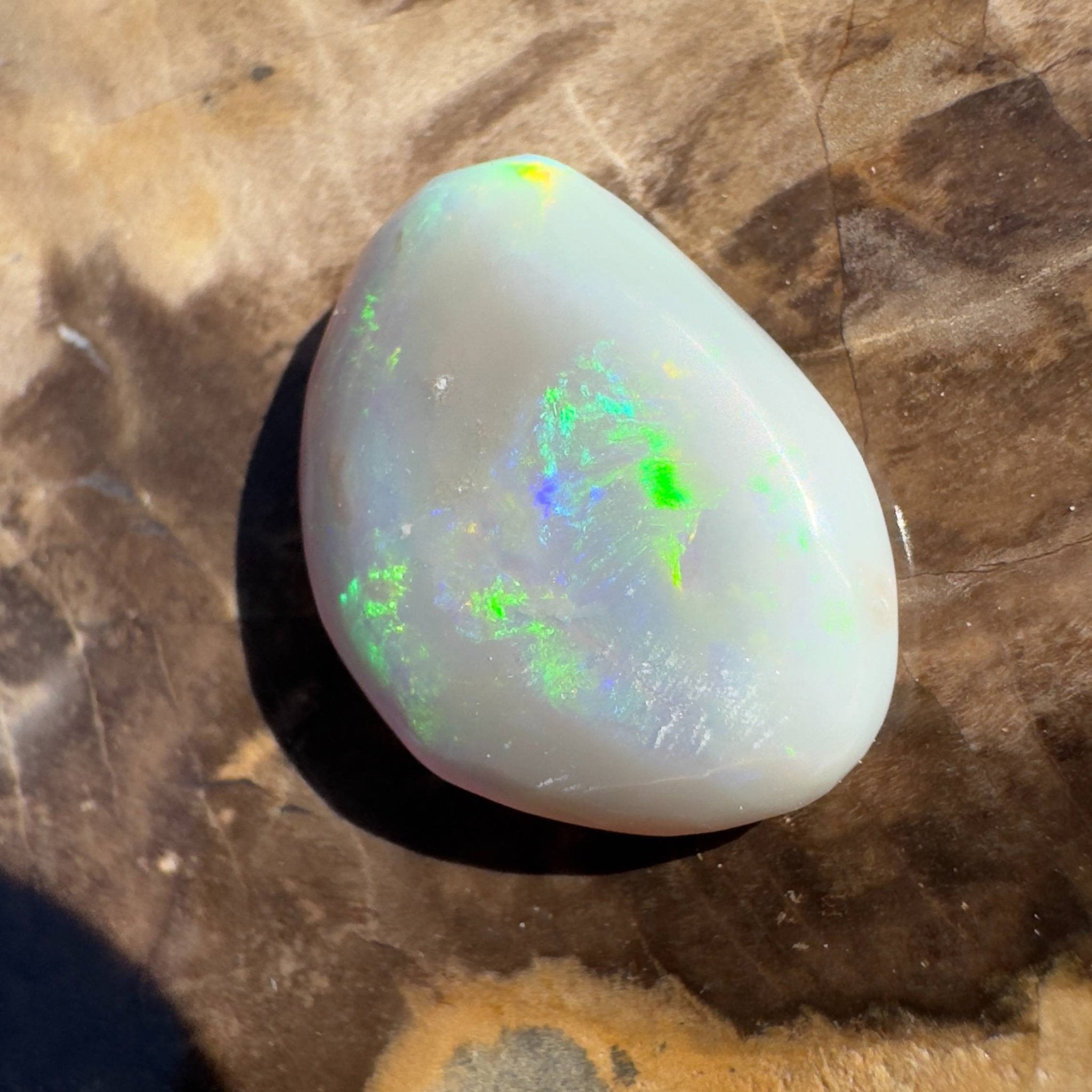 2.7ct Hand - cut Solid Lightning Ridge Opal