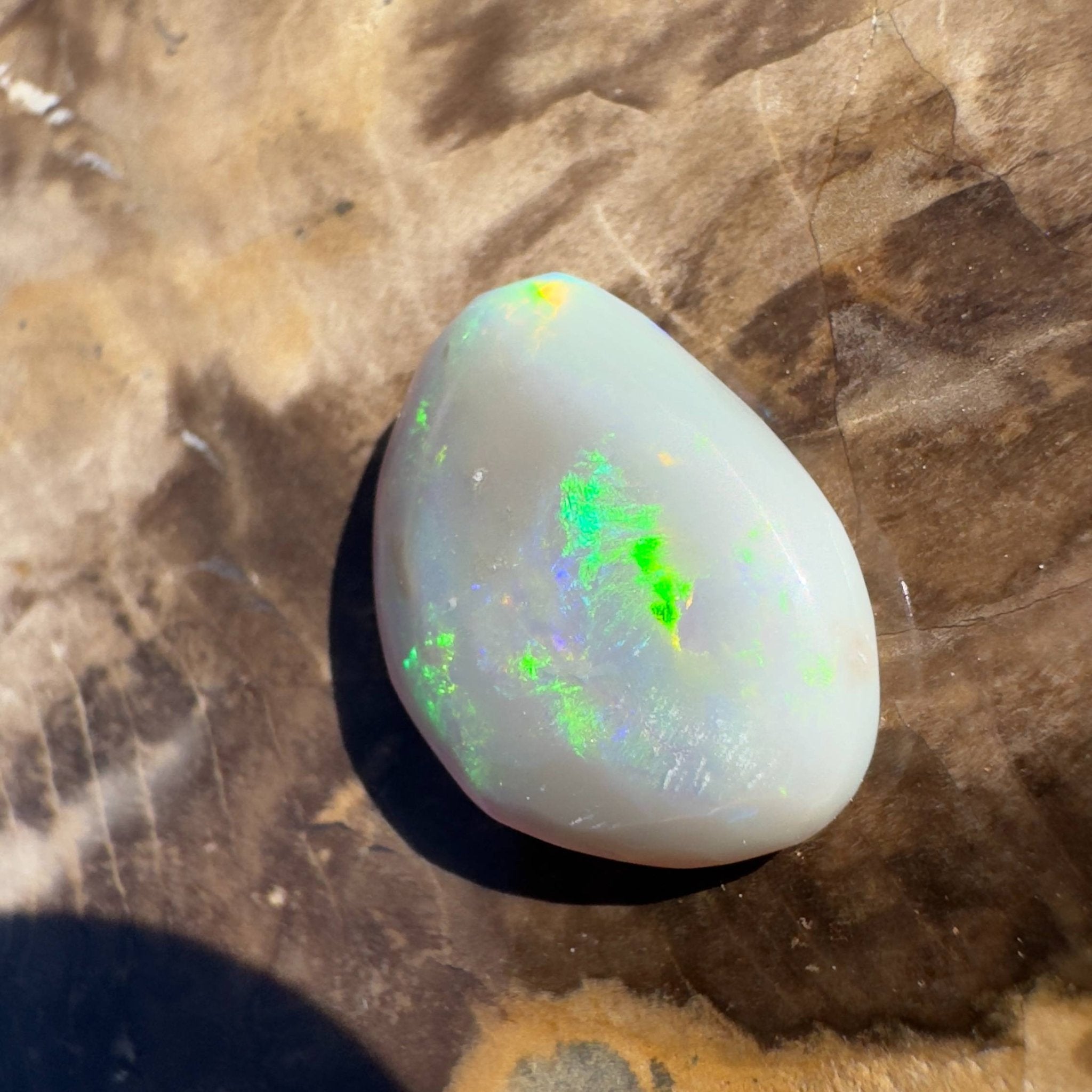 2.7ct Hand - cut Solid Lightning Ridge Opal