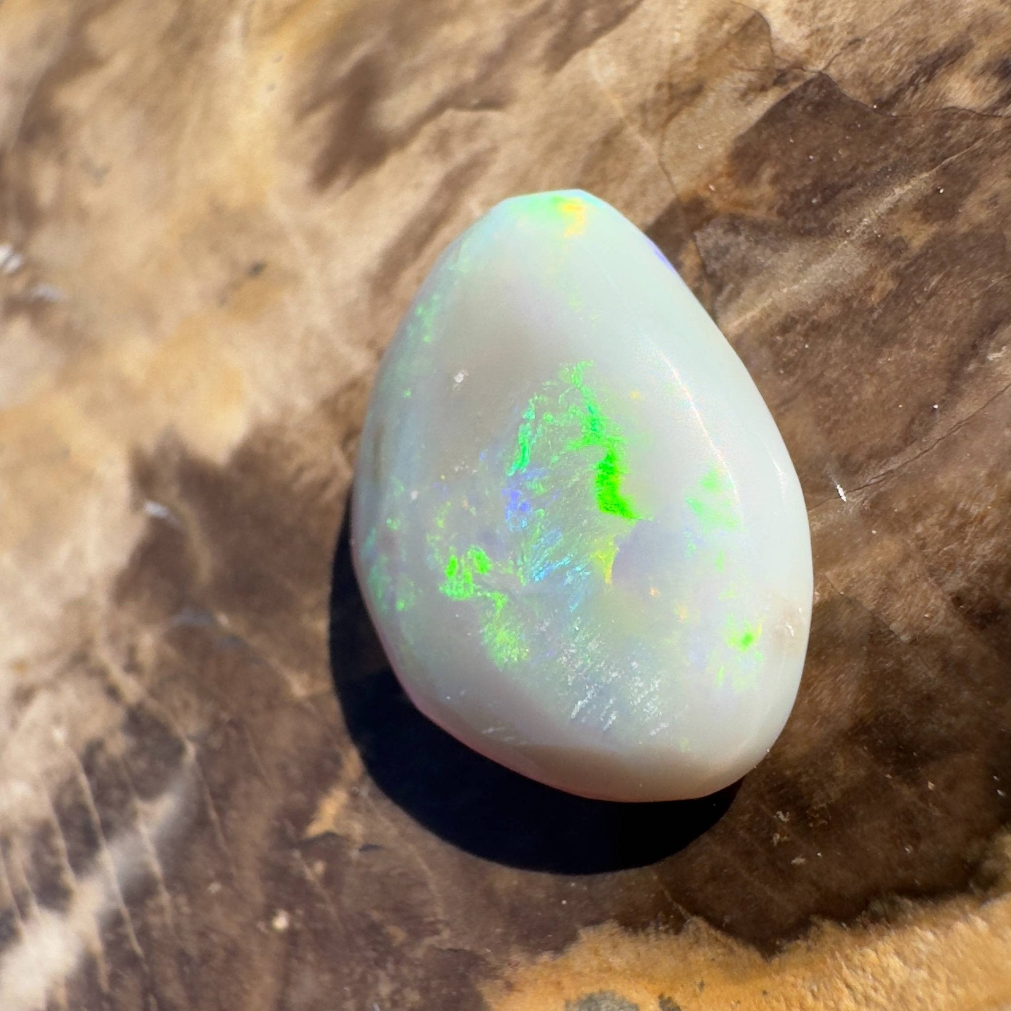 2.7ct Hand - cut Solid Lightning Ridge Opal