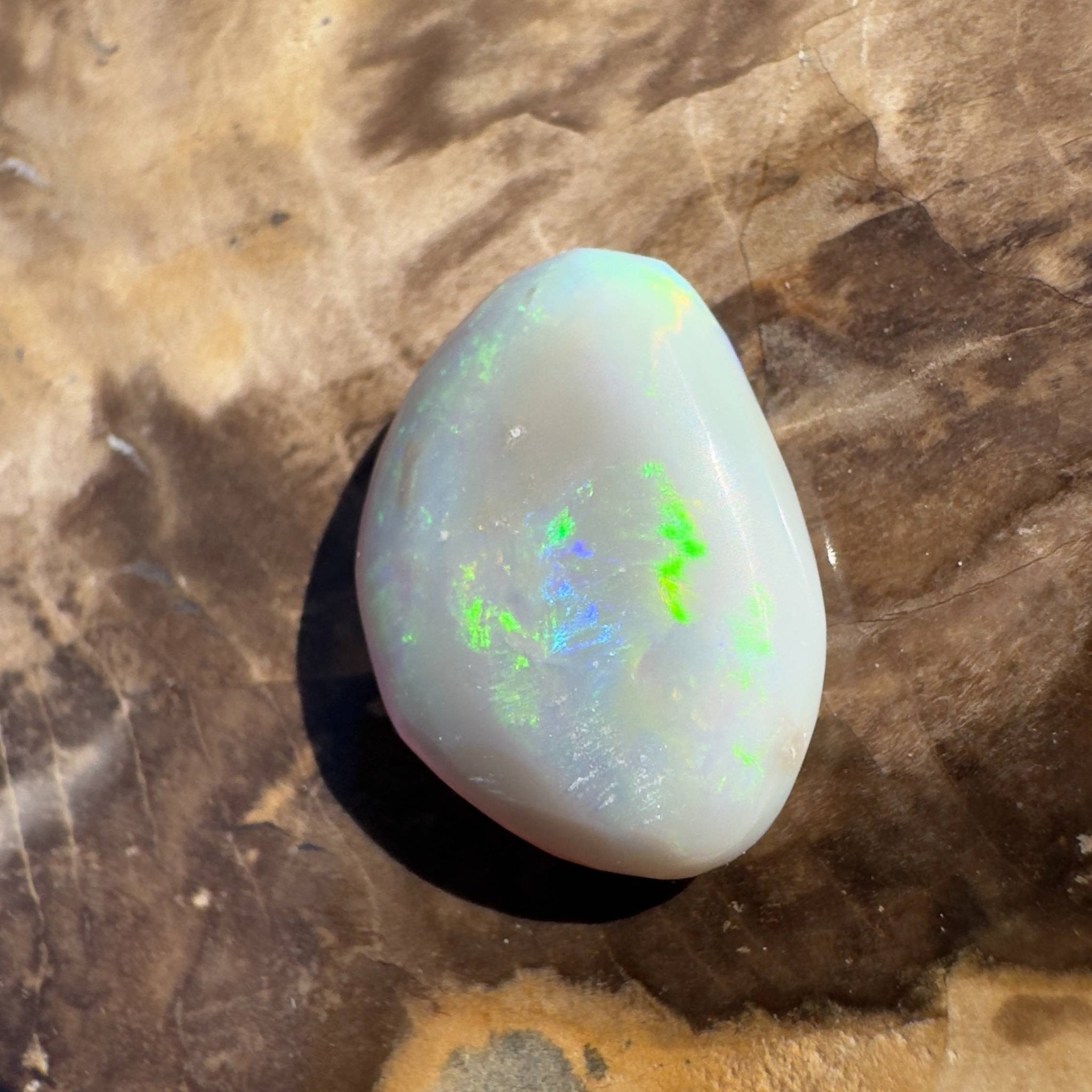 2.7ct Hand - cut Solid Lightning Ridge Opal