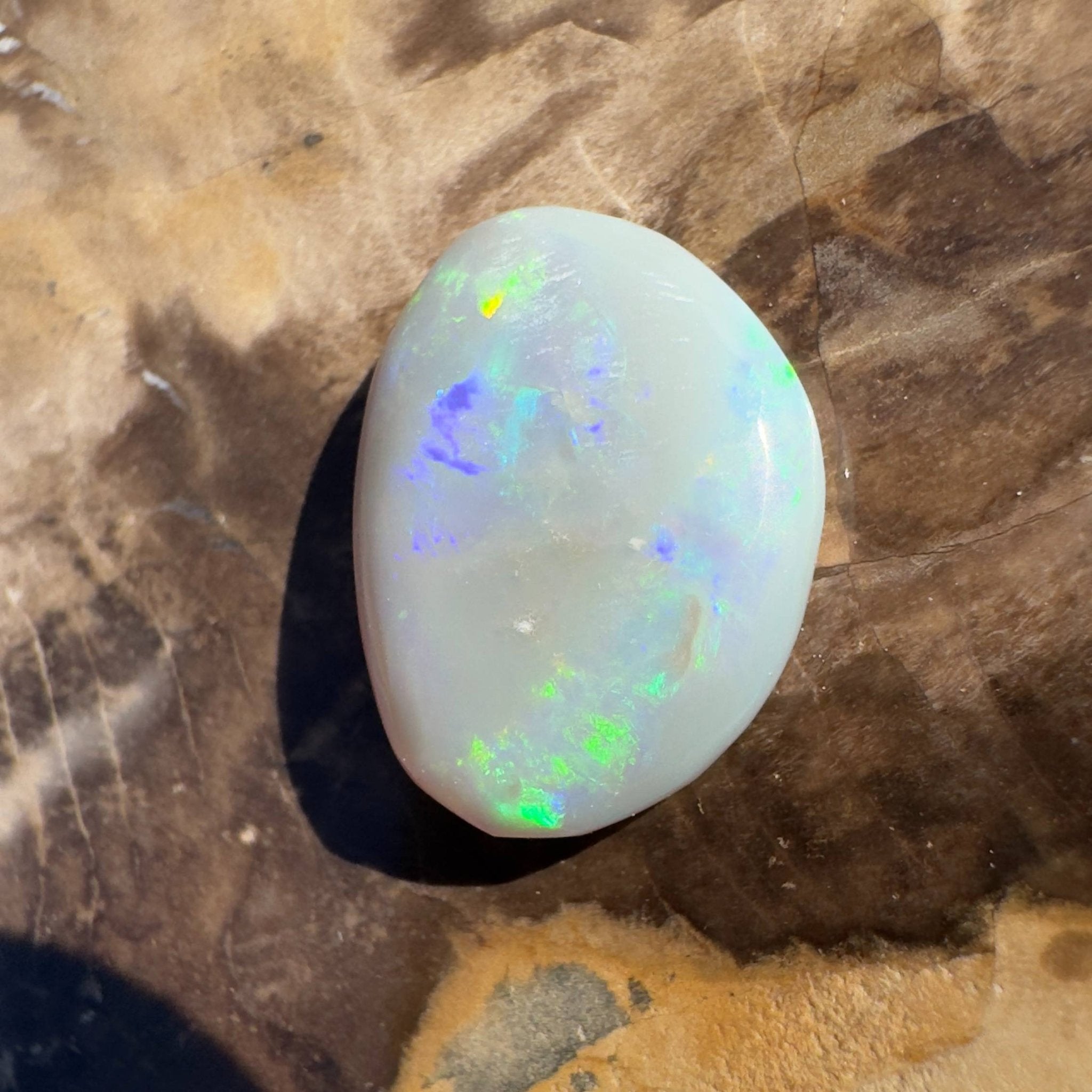 2.7ct Hand - cut Solid Lightning Ridge Opal