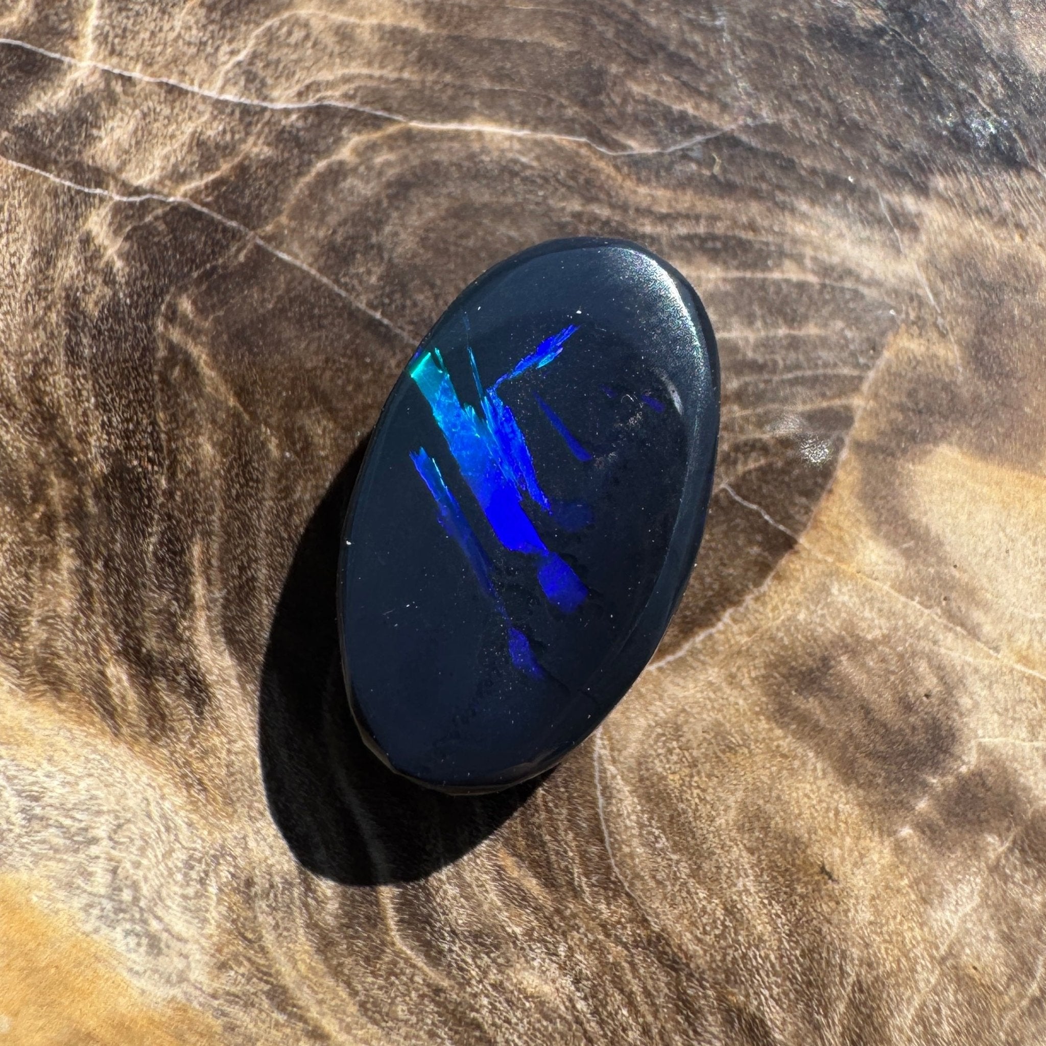 3.2ct Hand - cut Solid Lightning Ridge Black Opal