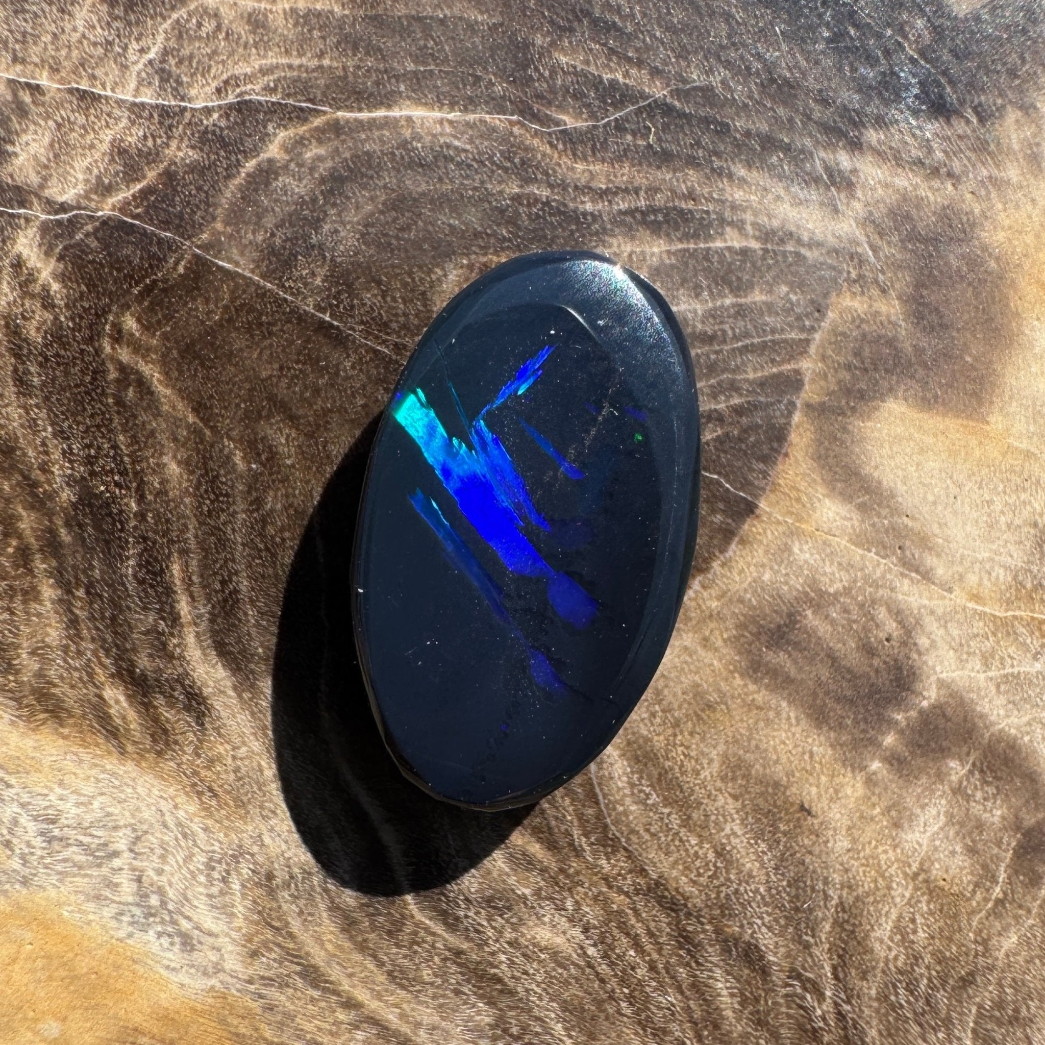 3.2ct Hand - cut Solid Lightning Ridge Black Opal