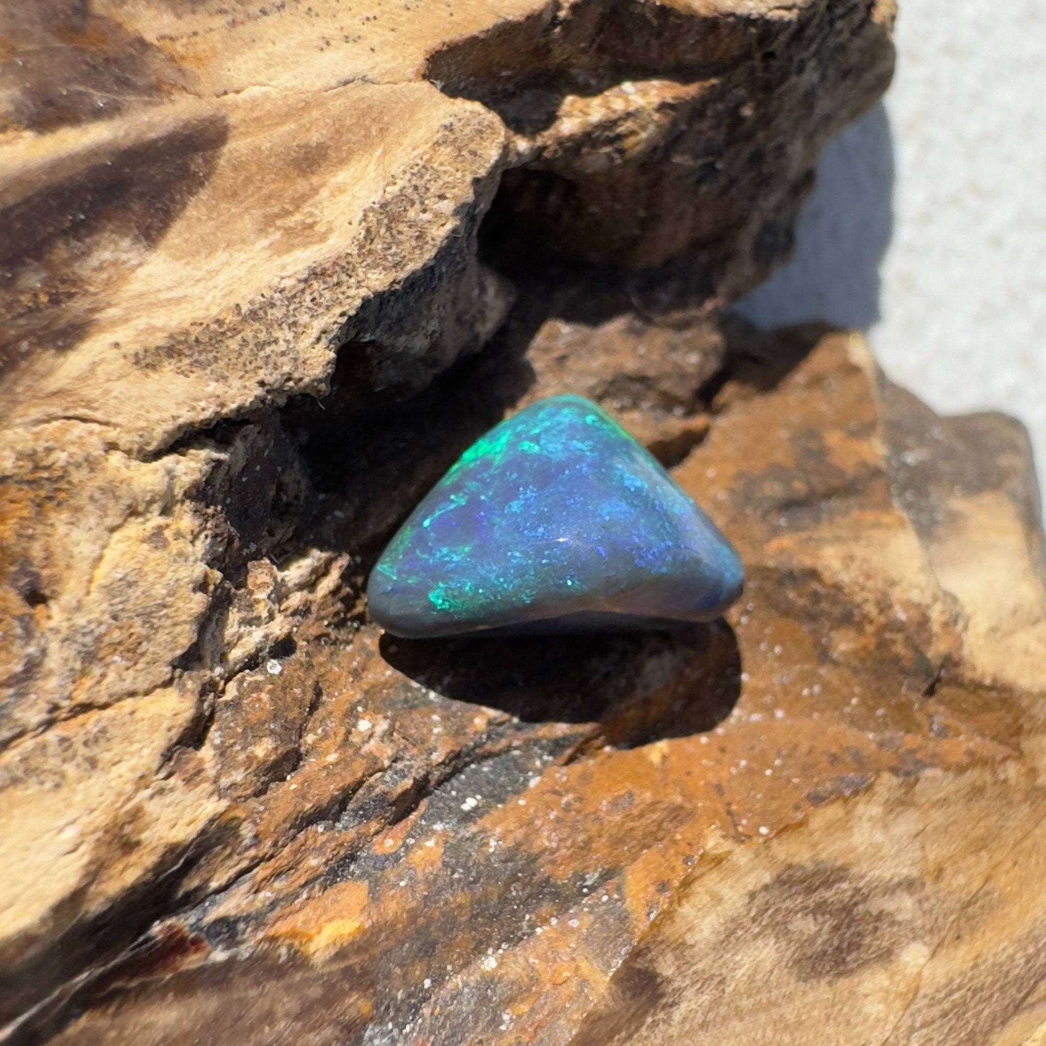 3.7CT Hand - cut Solid Australian Lightning Ridge Black Opal