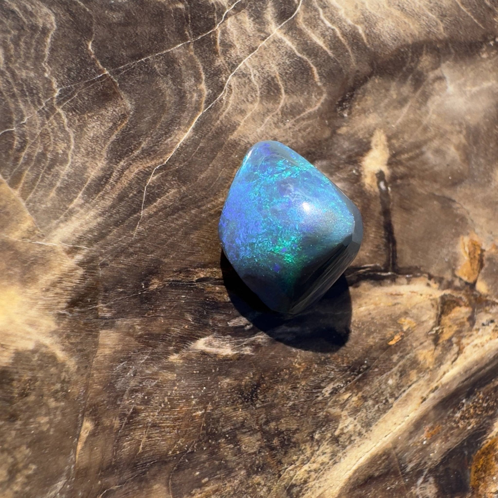 3.7CT Hand - cut Solid Australian Lightning Ridge Black Opal