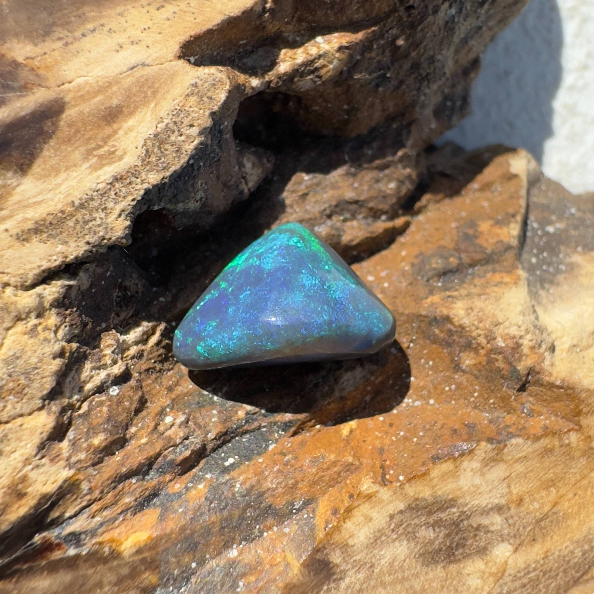 3.7CT Hand - cut Solid Australian Lightning Ridge Black Opal