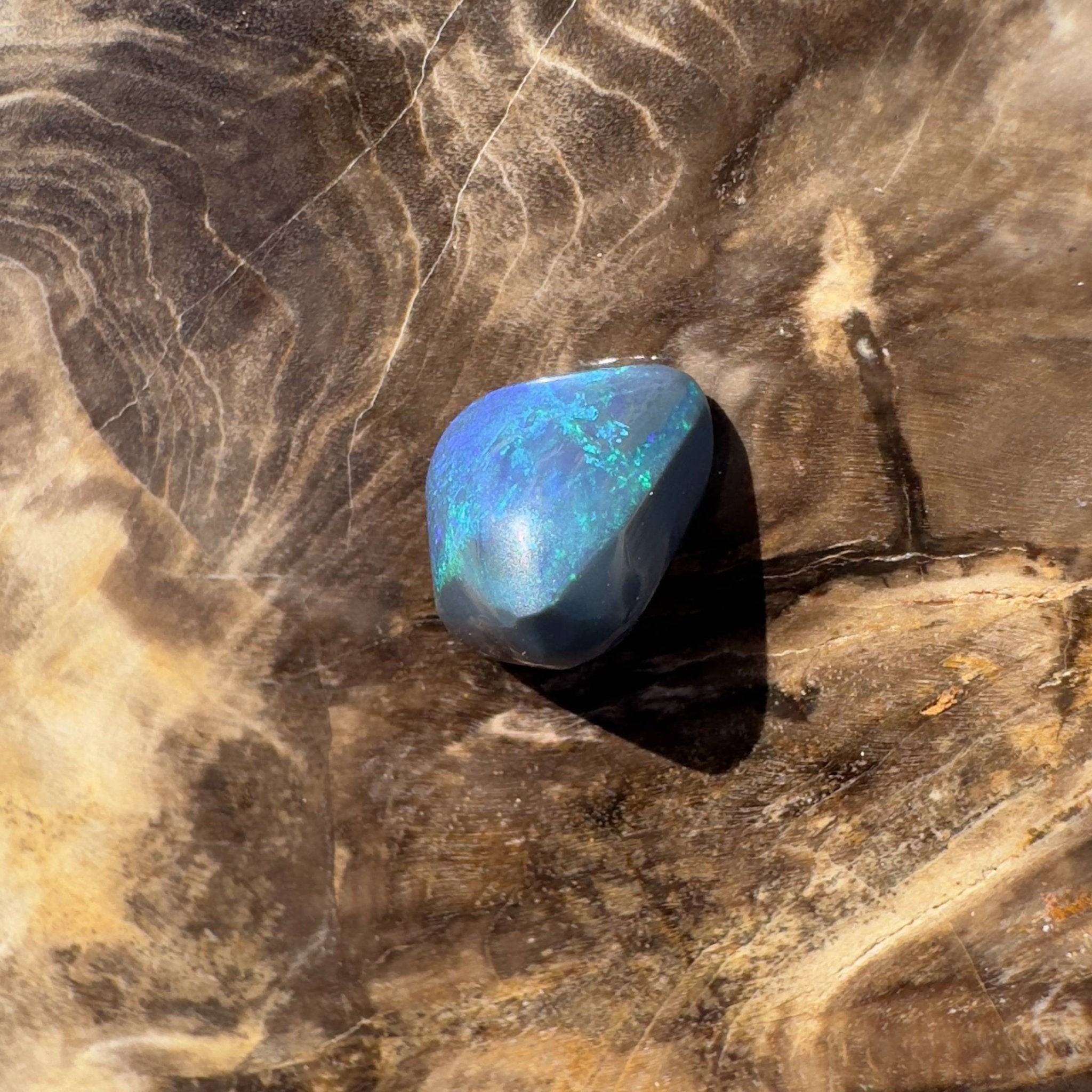 3.7CT Hand - cut Solid Australian Lightning Ridge Black Opal