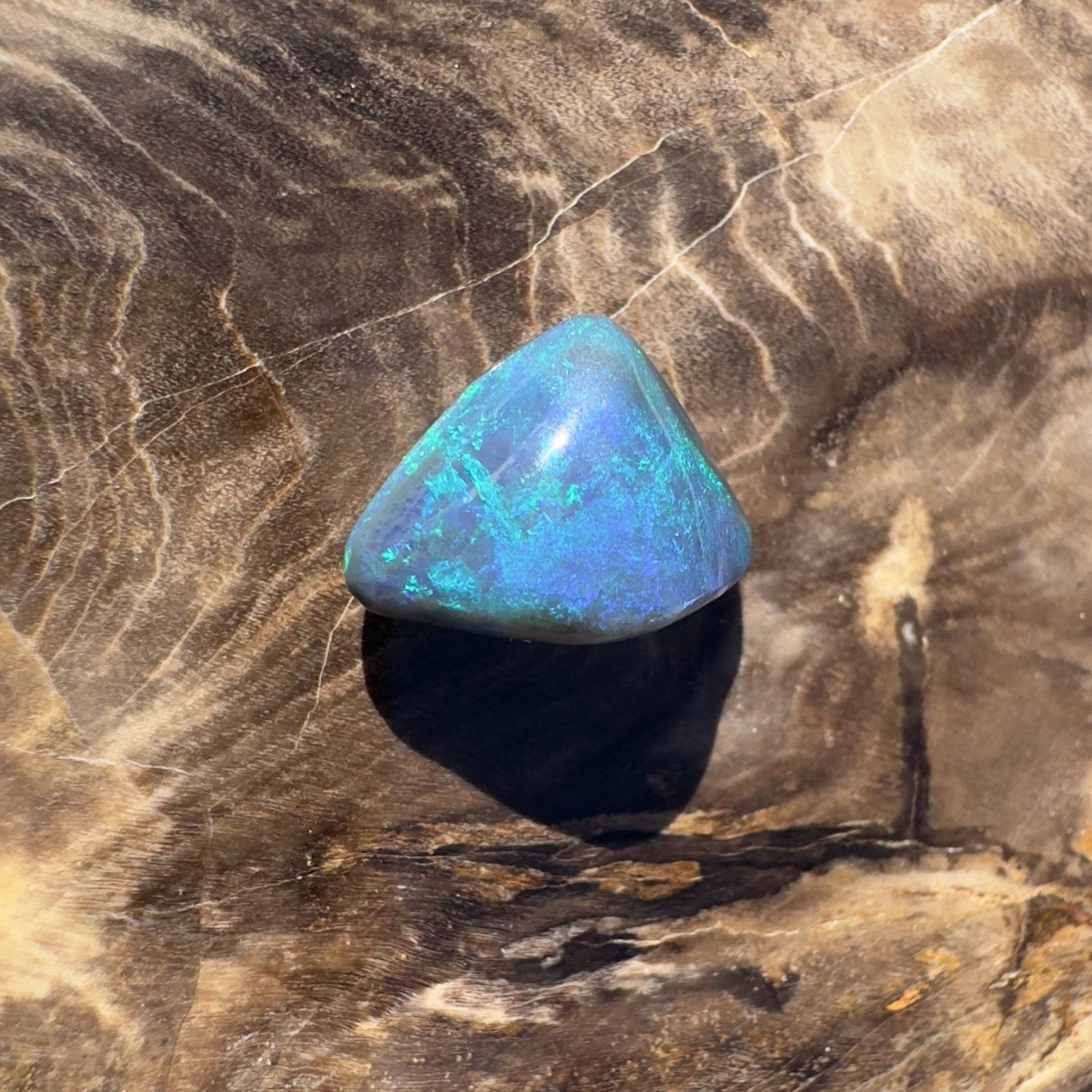 3.7CT Hand - cut Solid Australian Lightning Ridge Black Opal