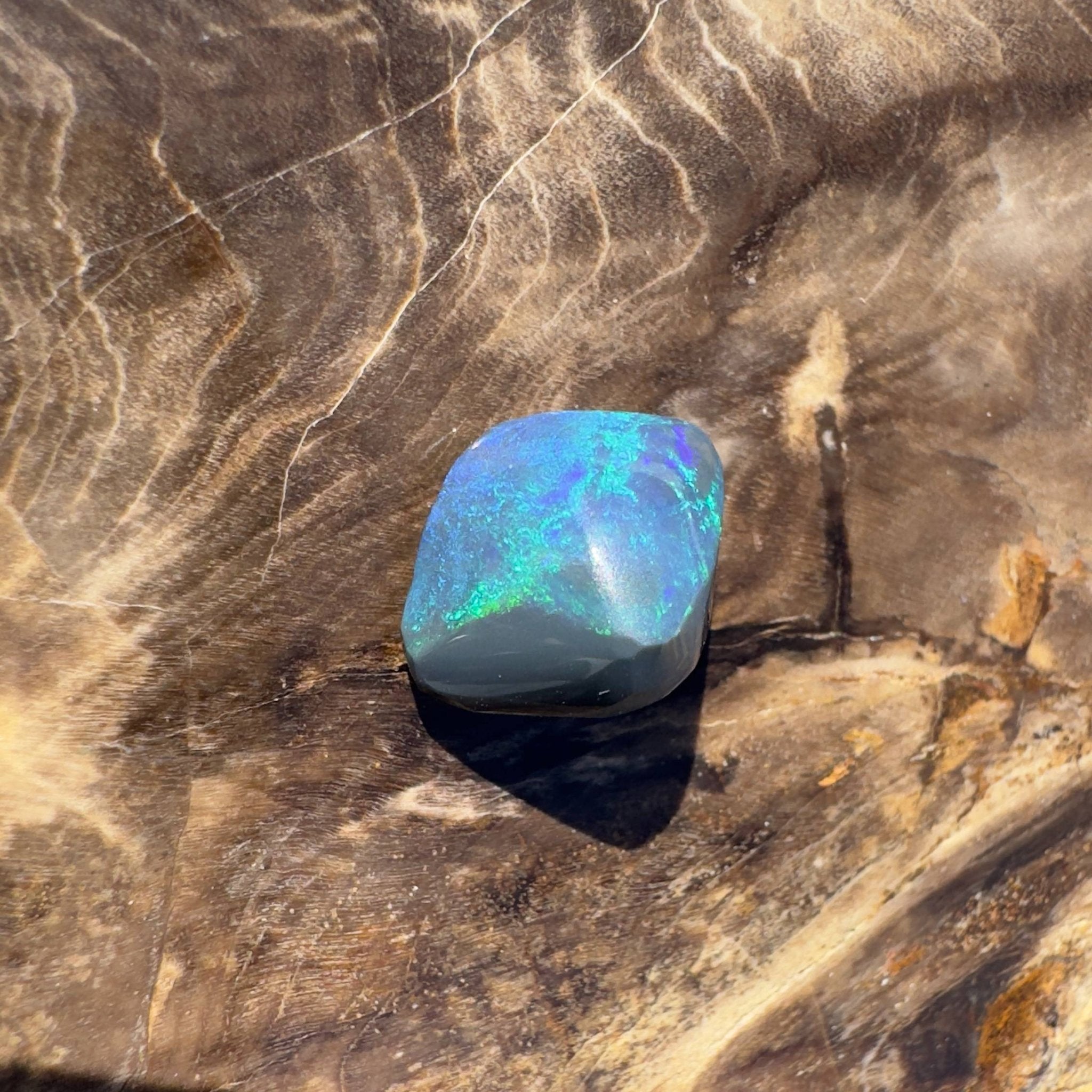 3.7CT Hand - cut Solid Australian Lightning Ridge Black Opal