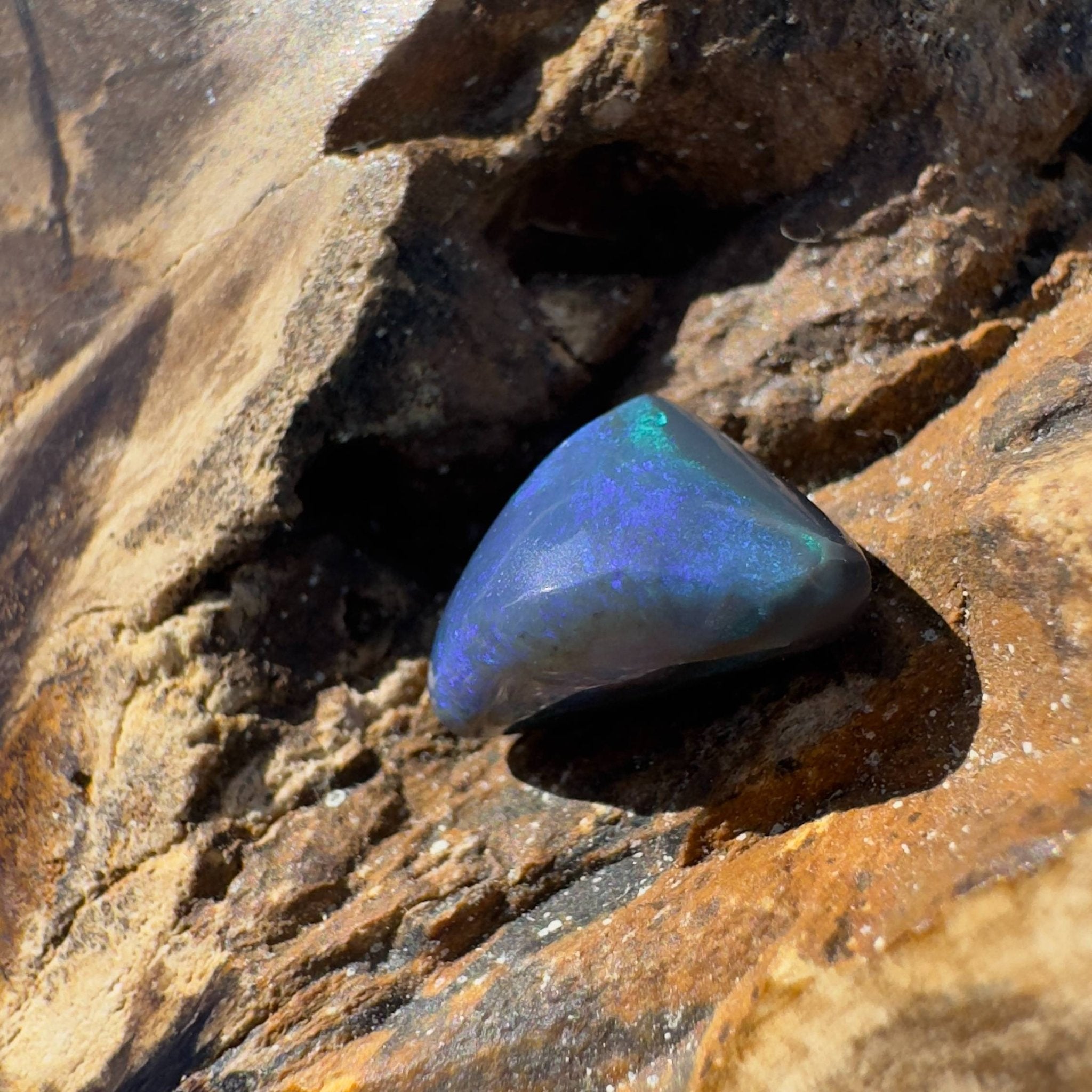 3.7CT Hand - cut Solid Australian Lightning Ridge Black Opal