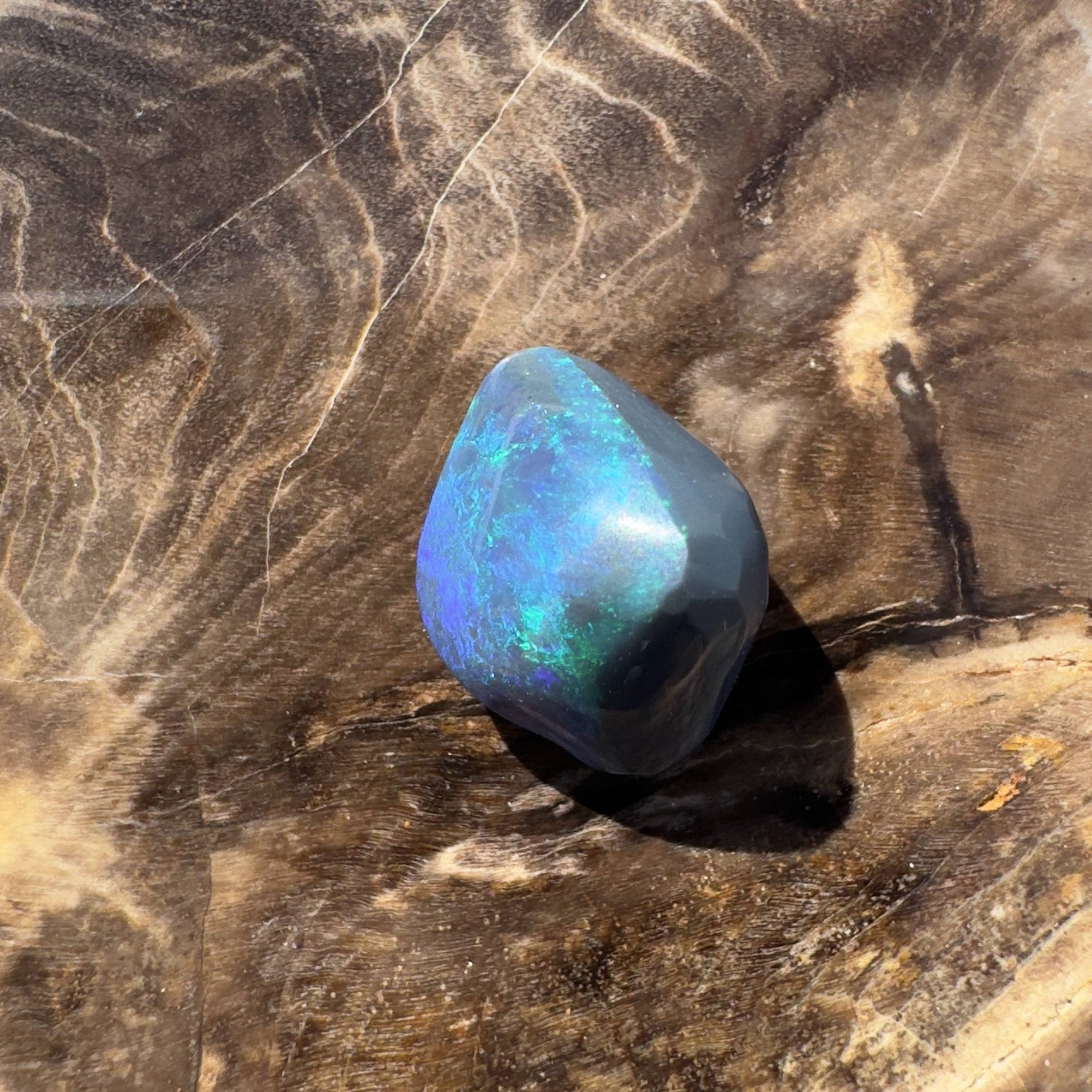 3.7CT Hand - cut Solid Australian Lightning Ridge Black Opal