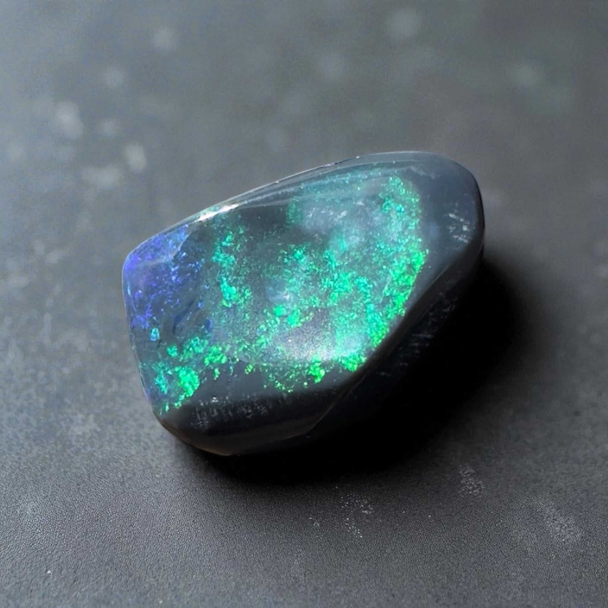 3.9ct Hand - cut Solid Lightning Ridge Black Opal