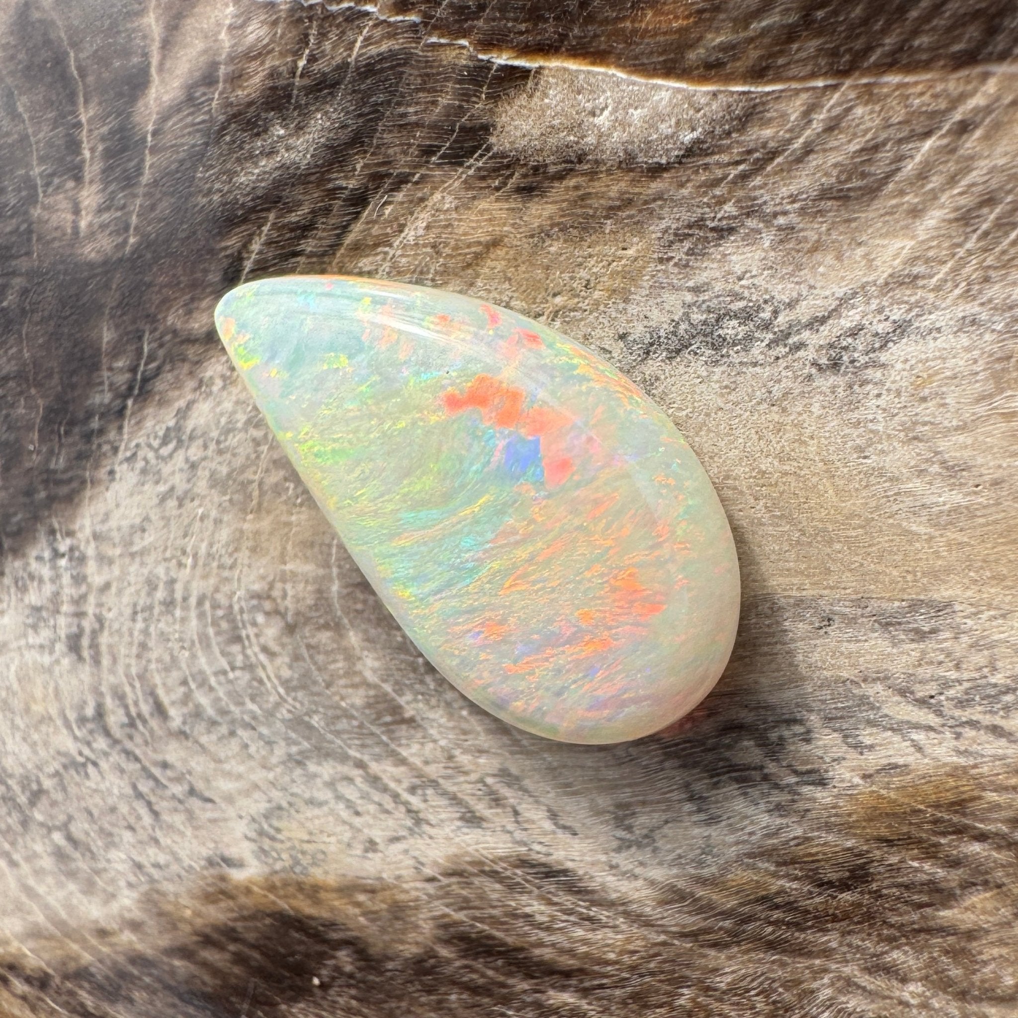 3ct Hand - cut Solid Lightning Ridge Opal