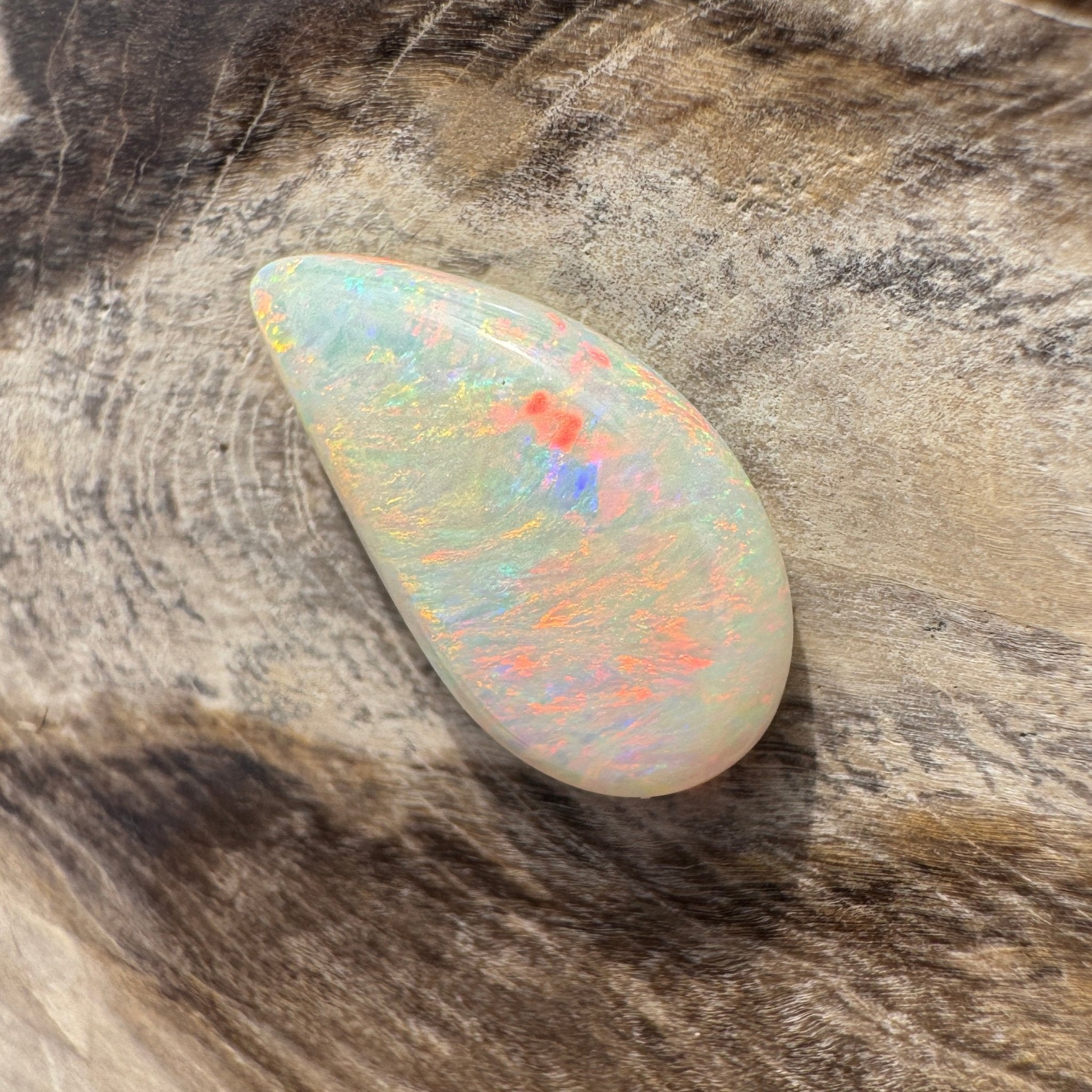 3ct Hand - cut Solid Lightning Ridge Opal