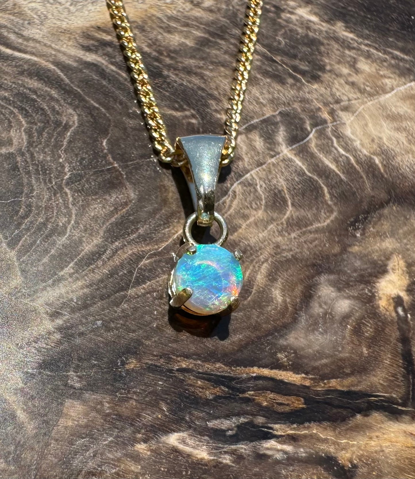 9ct Solid Gold 0.5ct Lightning Ridge Opal Pendant