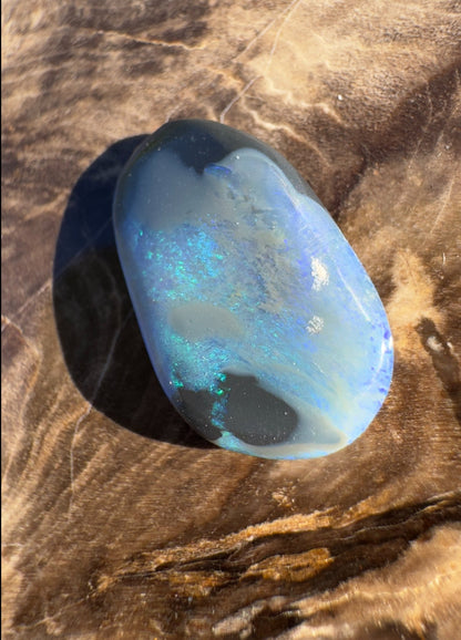 4.8ct Hand - cut Solid Lightning Ridge Semi Black Opal