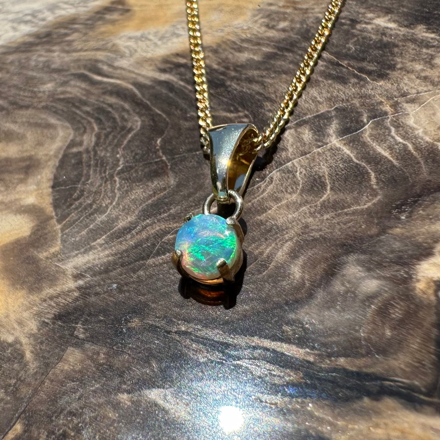 9ct Solid Gold 0.5ct Lightning Ridge Opal Pendant