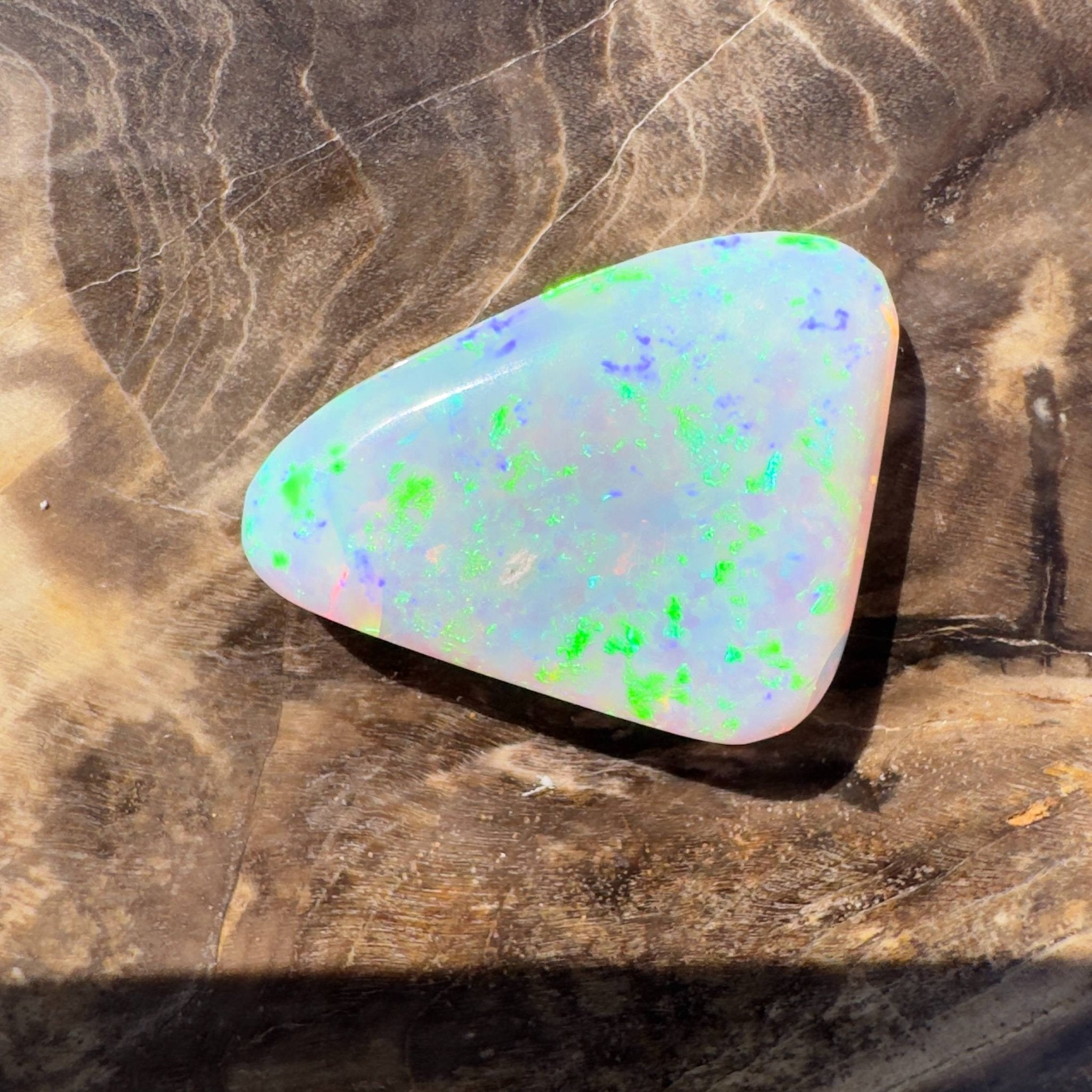 6.9ct Hand - cut Solid Australian Lightning Ridge Crystal Opal