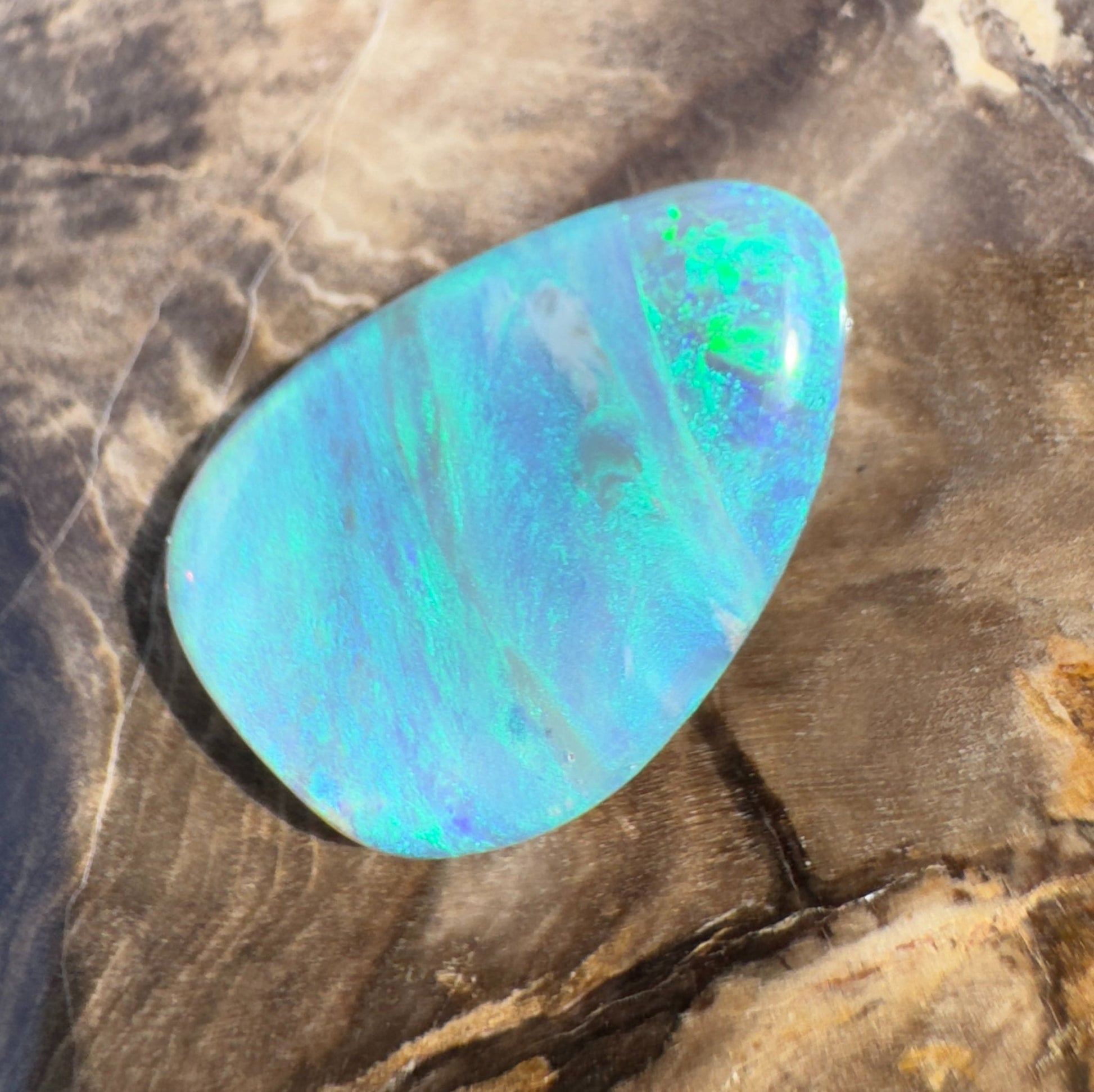 7.1ct Hand - Cut Solid Lightning Ridge Crystal Opal