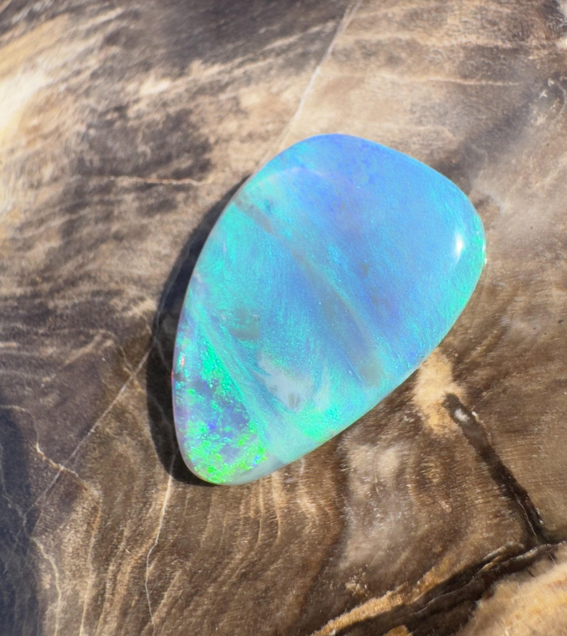 7.1ct Hand - Cut Solid Lightning Ridge Crystal Opal