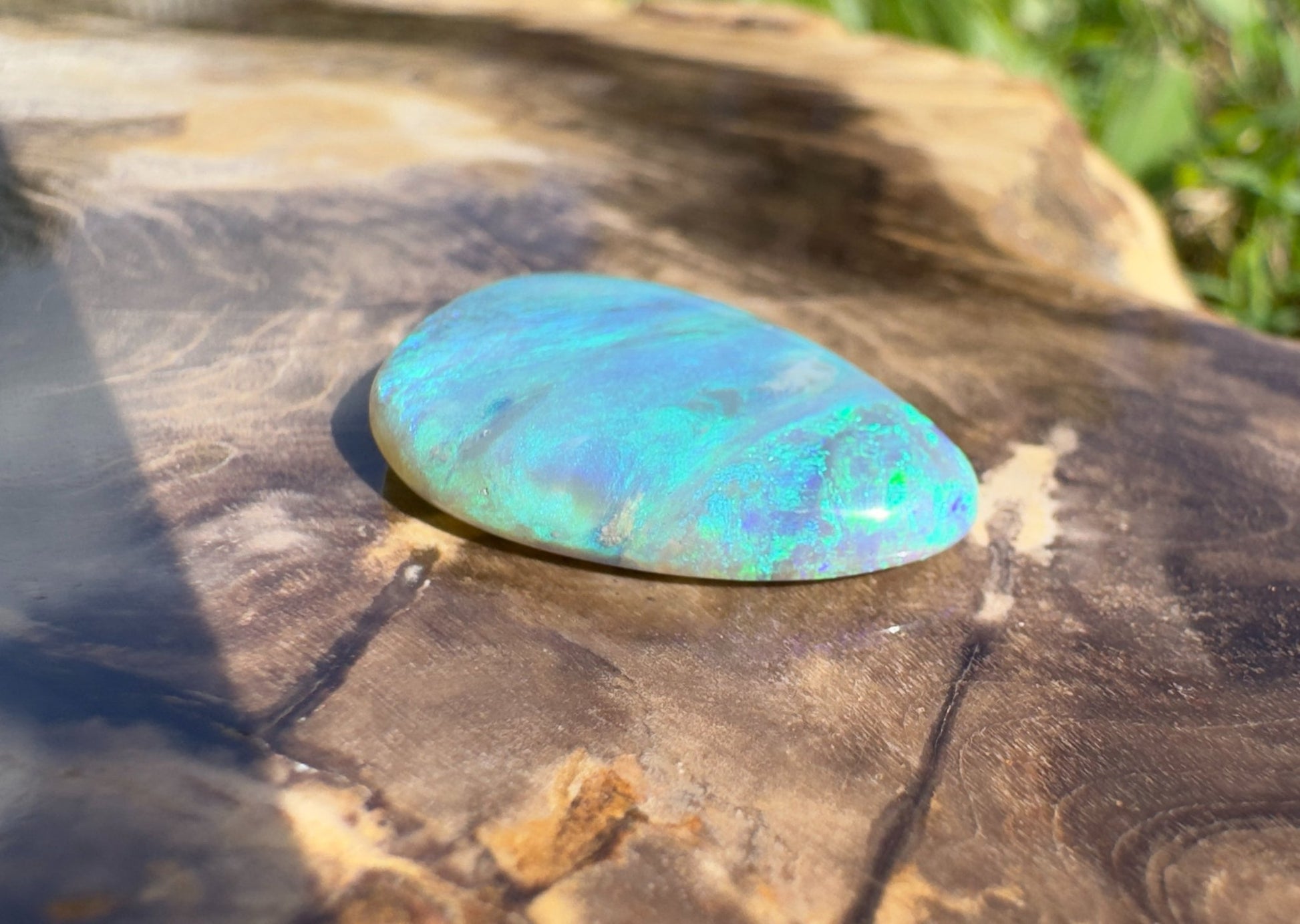 7.1ct Hand - Cut Solid Lightning Ridge Crystal Opal