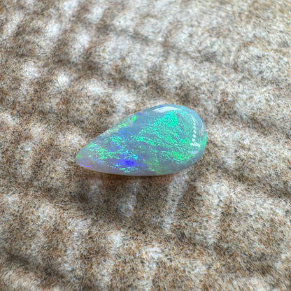 Lightning Ridge Opal 0.6carat Solid Hand-Cut