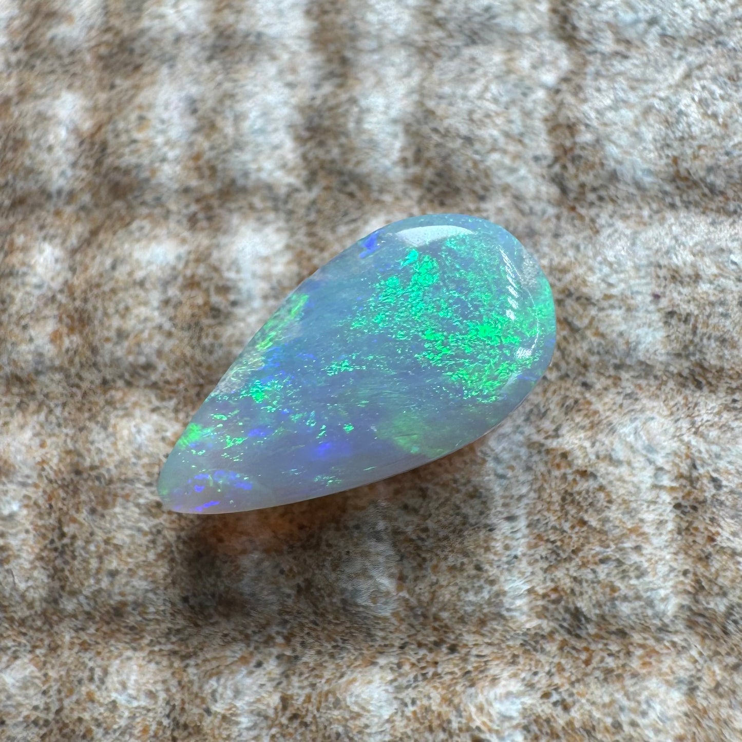 Lightning Ridge Opal 0.6carat Solid Hand-Cut