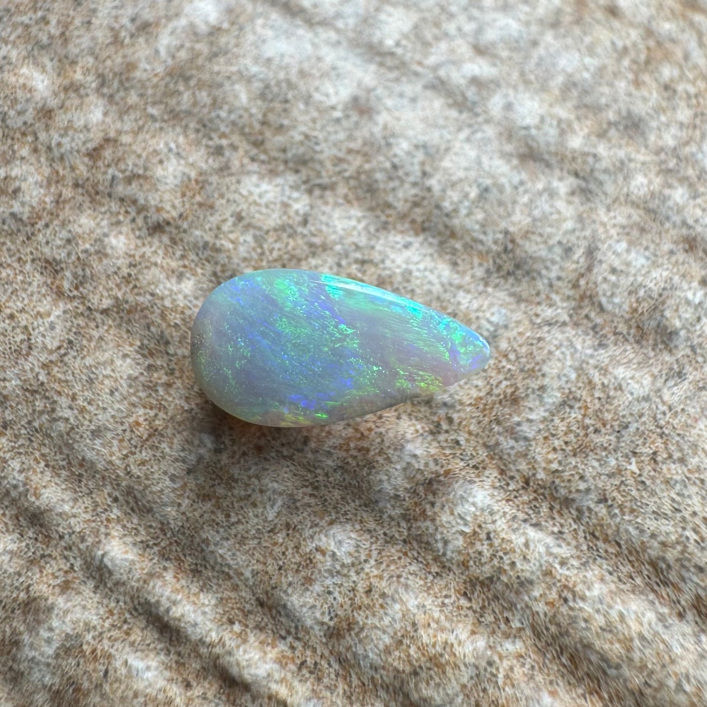 Lightning Ridge Opal 0.6carat Solid Hand-Cut