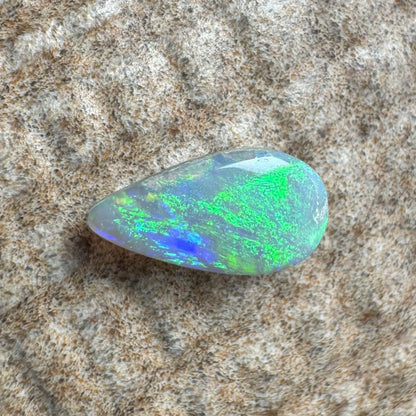 Lightning Ridge Opal 0.6carat Solid Hand-Cut