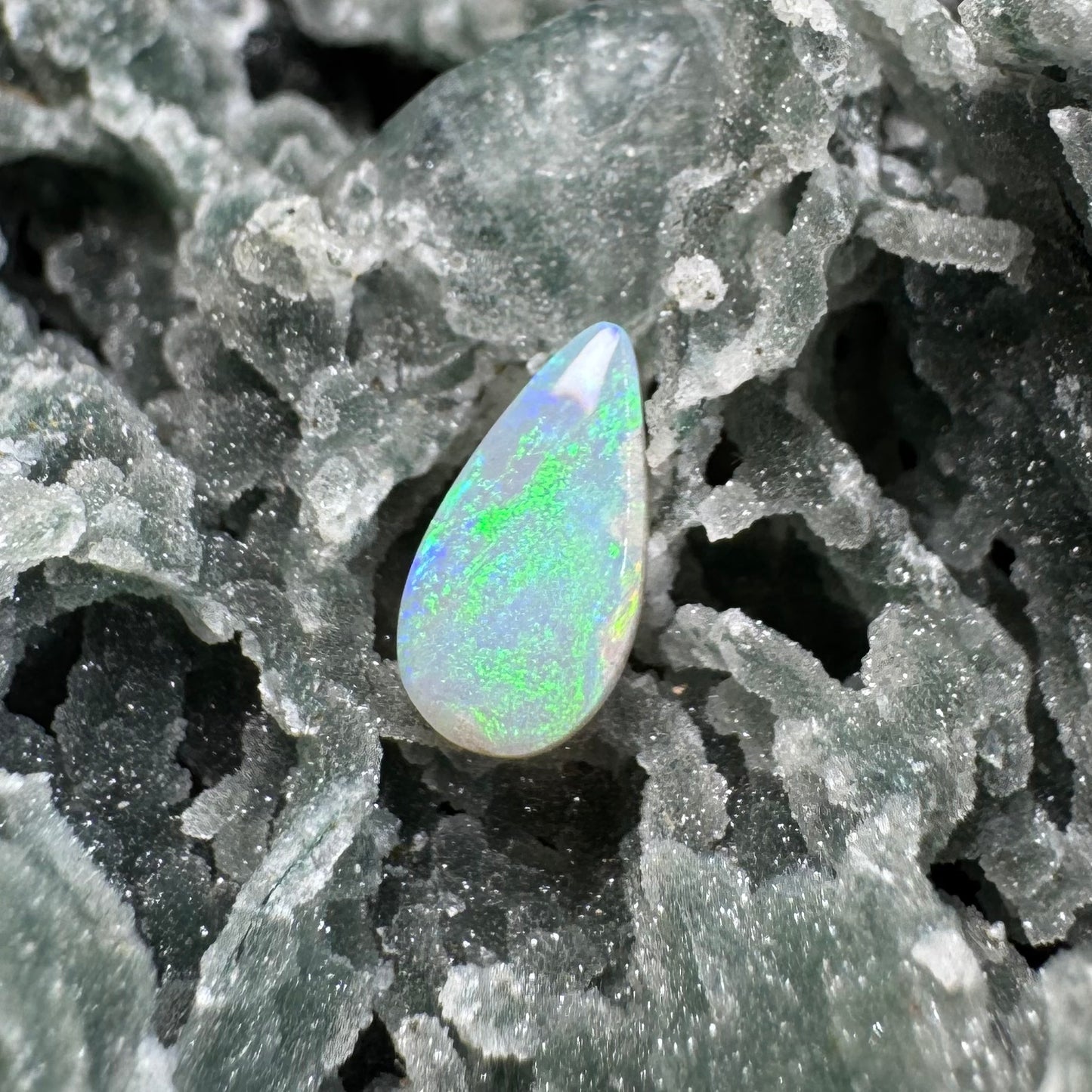 Lightning Ridge Opal 0.6carat Solid Hand-Cut