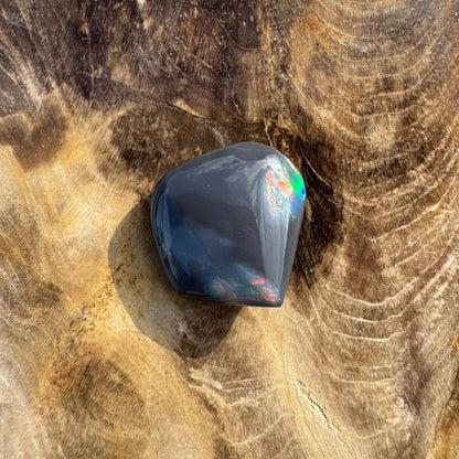 Hand-Cut Solid Lightning Ridge Black Opal 4.0carat