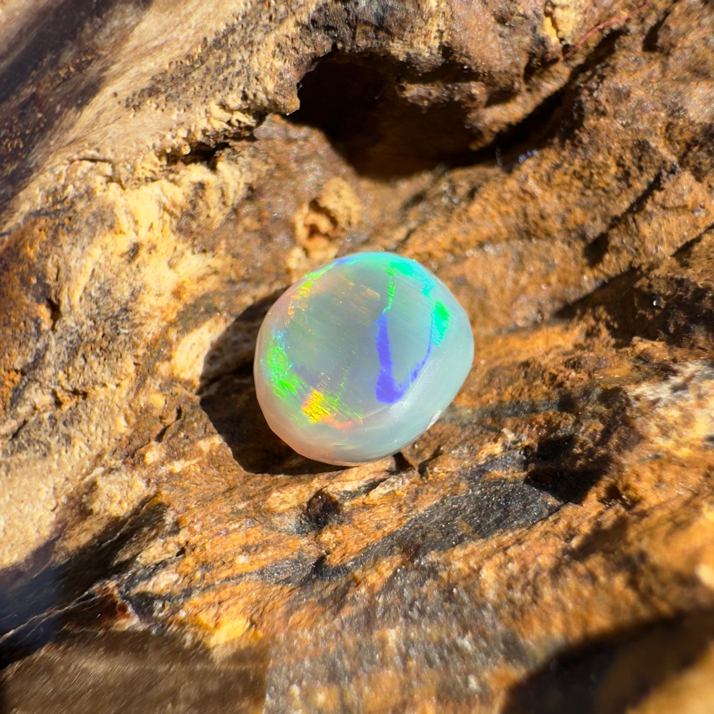 Lightning Ridge Semi Black Opal 0.9carat Solid Hand-Cut