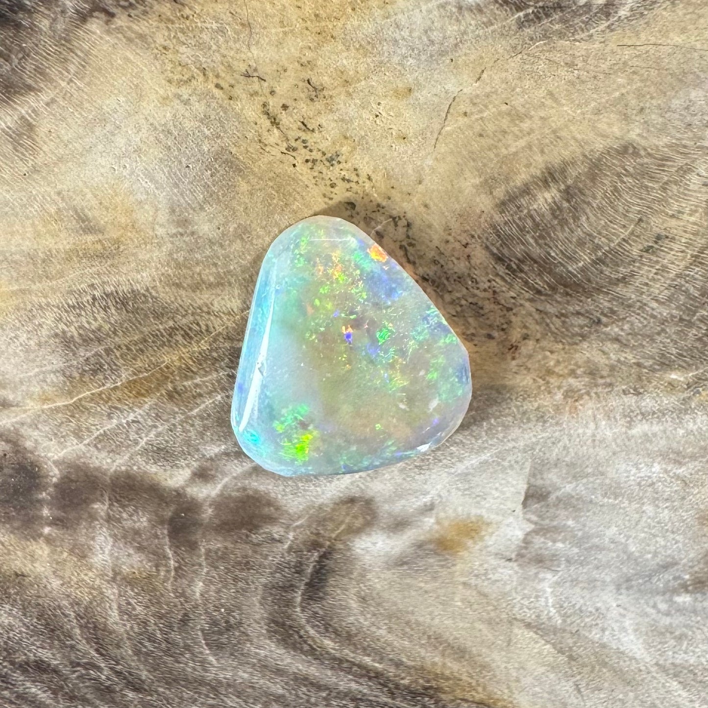 Hand-Cut Solid Lightning Ridge Opal 0.8carat