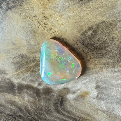 Hand-Cut Solid Lightning Ridge Opal 0.8carat