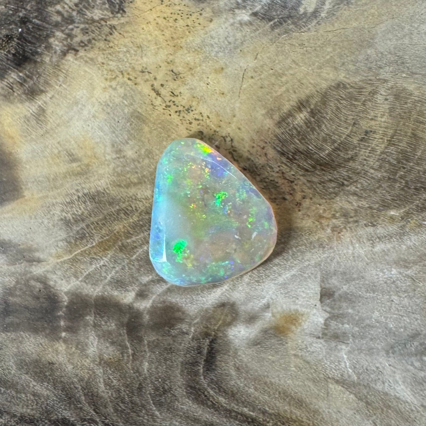 Hand-Cut Solid Lightning Ridge Opal 0.8carat