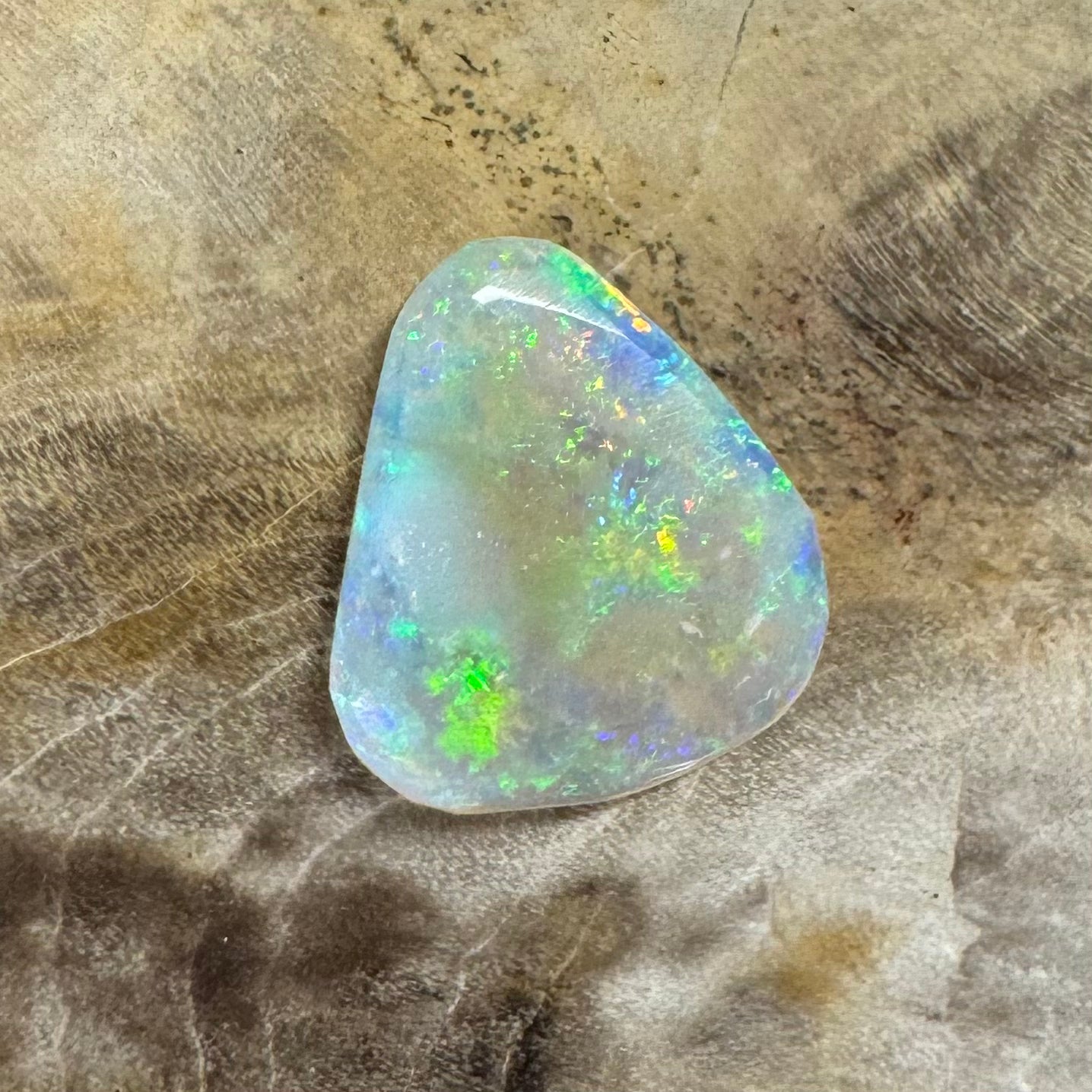 Hand-Cut Solid Lightning Ridge Opal 0.8carat