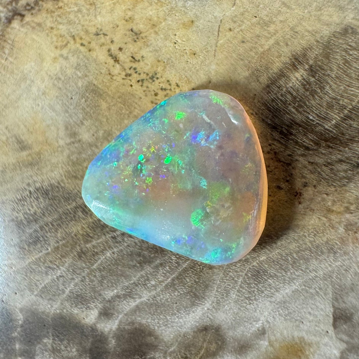 Hand-Cut Solid Lightning Ridge Opal 0.8carat