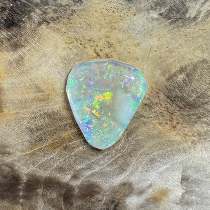 Hand-Cut Solid Lightning Ridge Opal 0.8carat