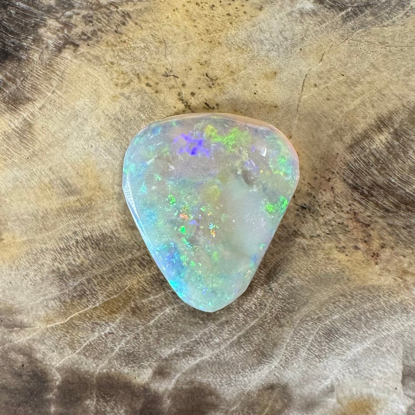 Hand-Cut Solid Lightning Ridge Opal 0.8carat