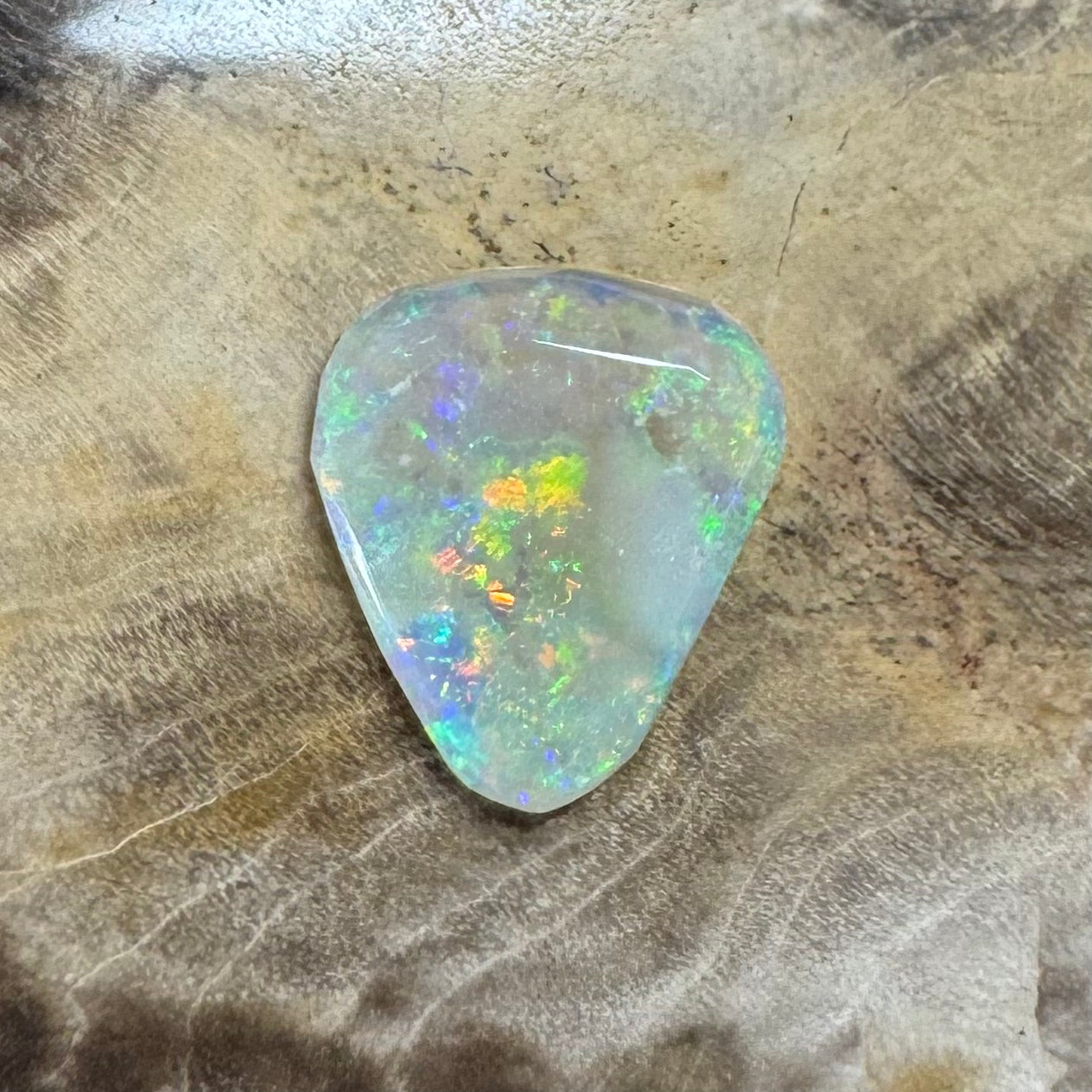 Hand-Cut Solid Lightning Ridge Opal 0.8carat