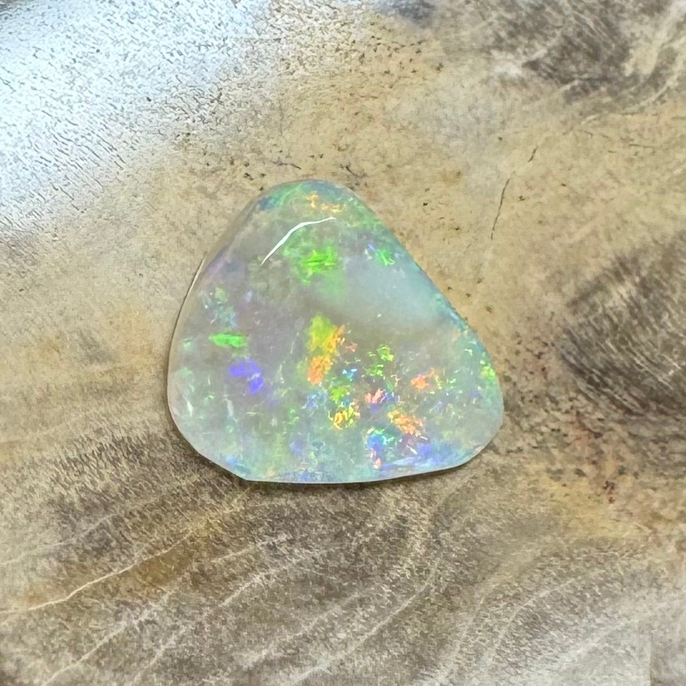 Hand-Cut Solid Lightning Ridge Opal 0.8carat