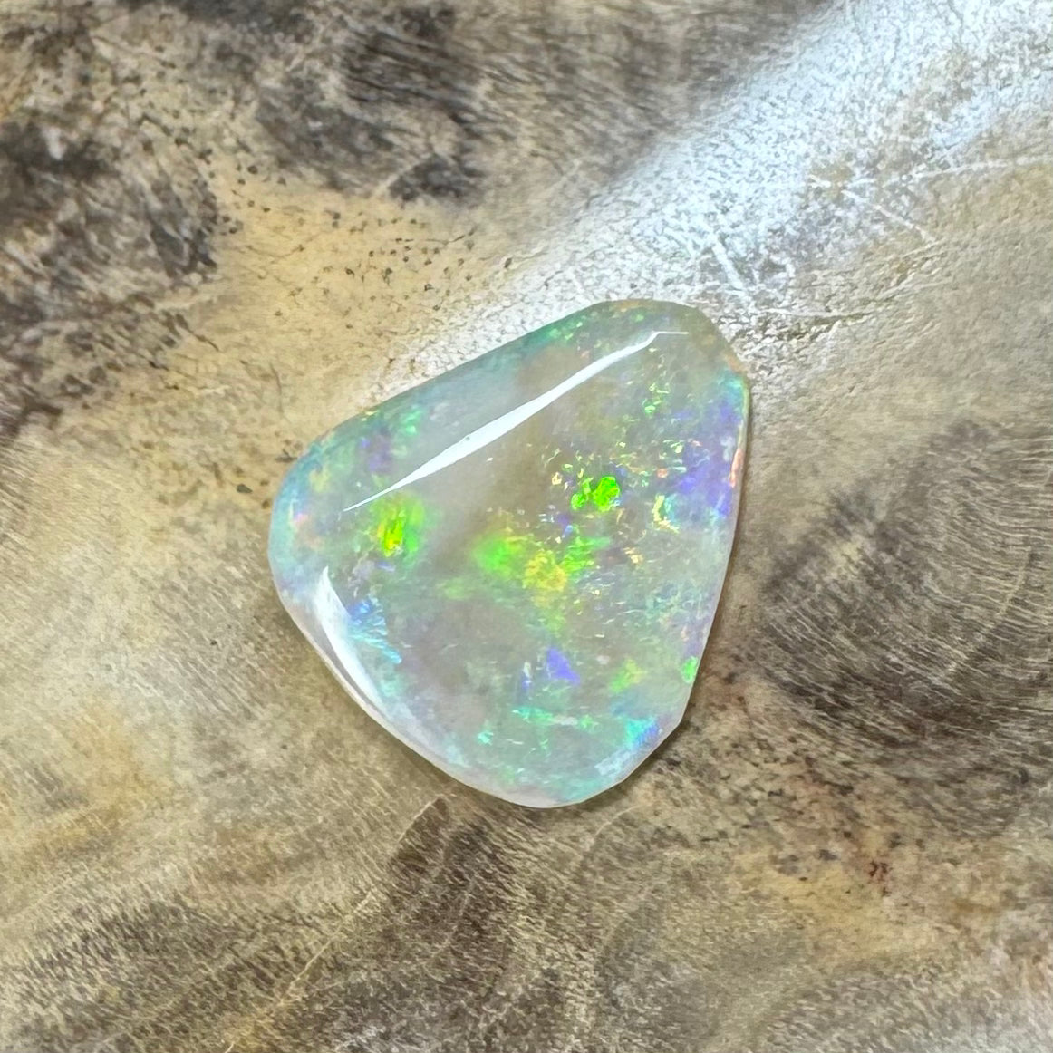 Hand-Cut Solid Lightning Ridge Opal 0.8carat