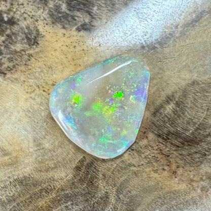 Hand-Cut Solid Lightning Ridge Opal 0.8carat