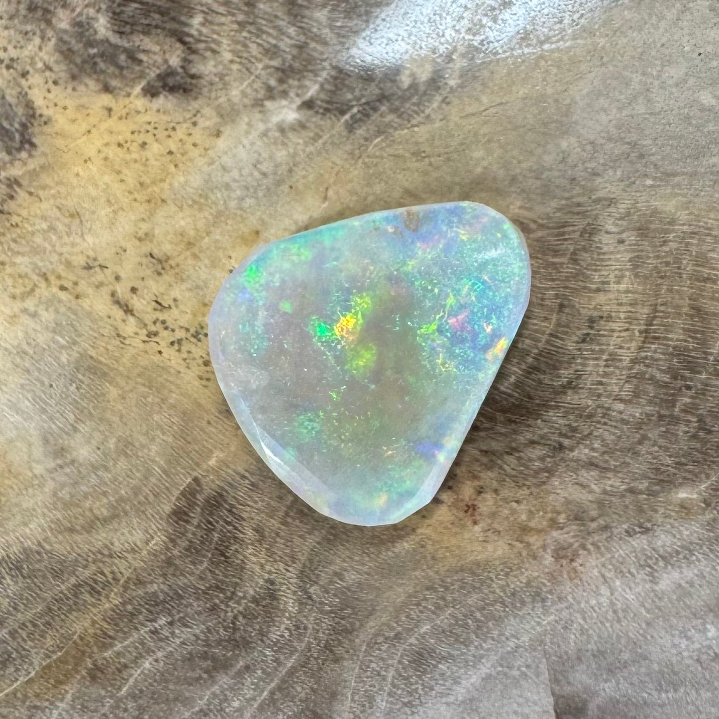 Hand-Cut Solid Lightning Ridge Opal 0.8carat