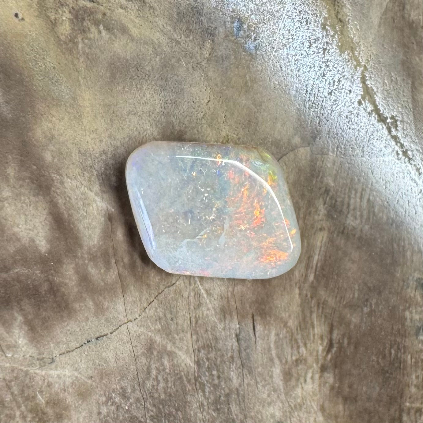 Hand-Cut Solid Lightning Ridge Opal 0.9carat